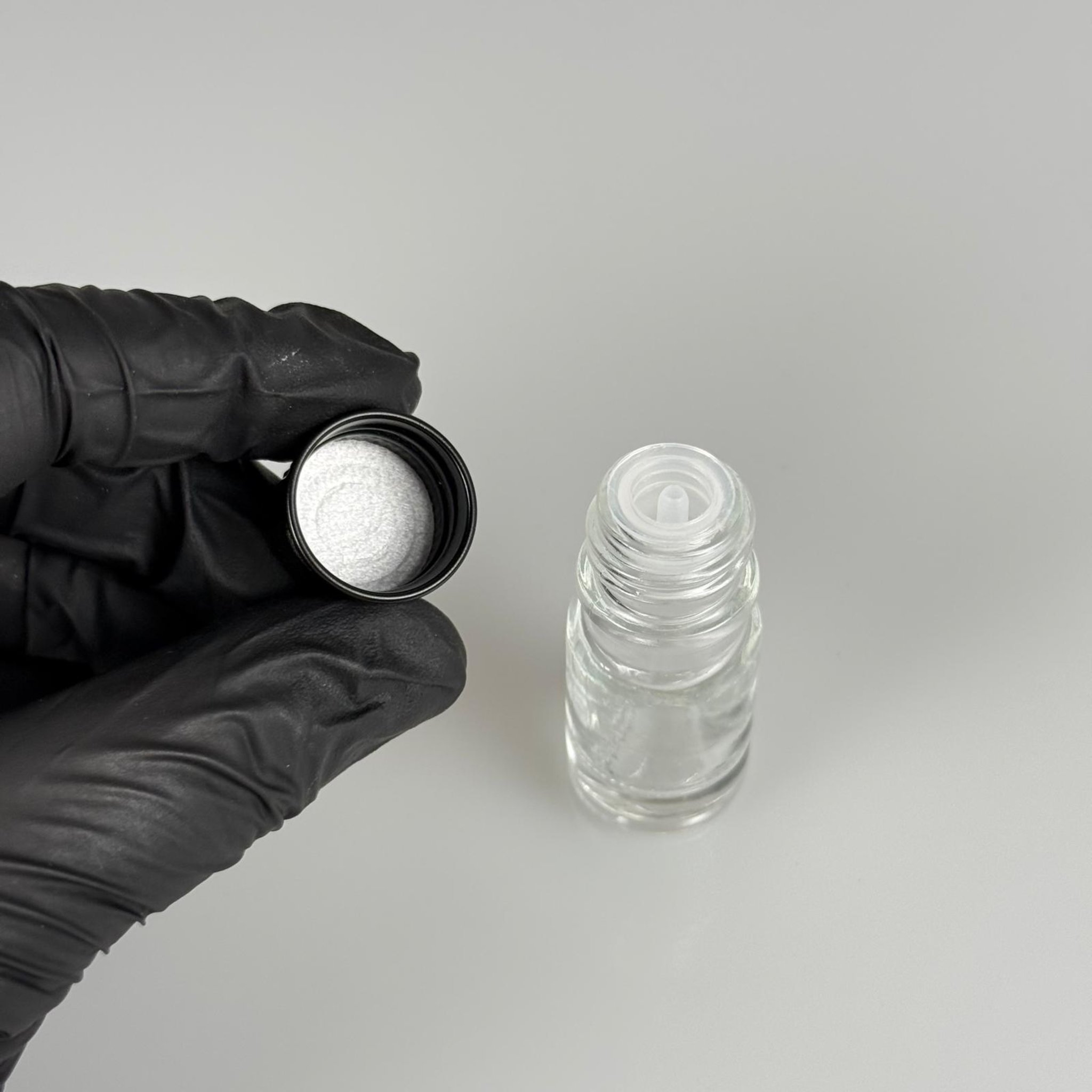 5 CC ŞEFFAF CAM ŞİŞE + KÖPÜK CONTALI SİYAH ALÜMİNYUM METAL KAPAKLI + DAMLALIKLI KOLONYA TIPALI TAKIM - 5 ML ŞEFFAF  CAM ŞİŞE