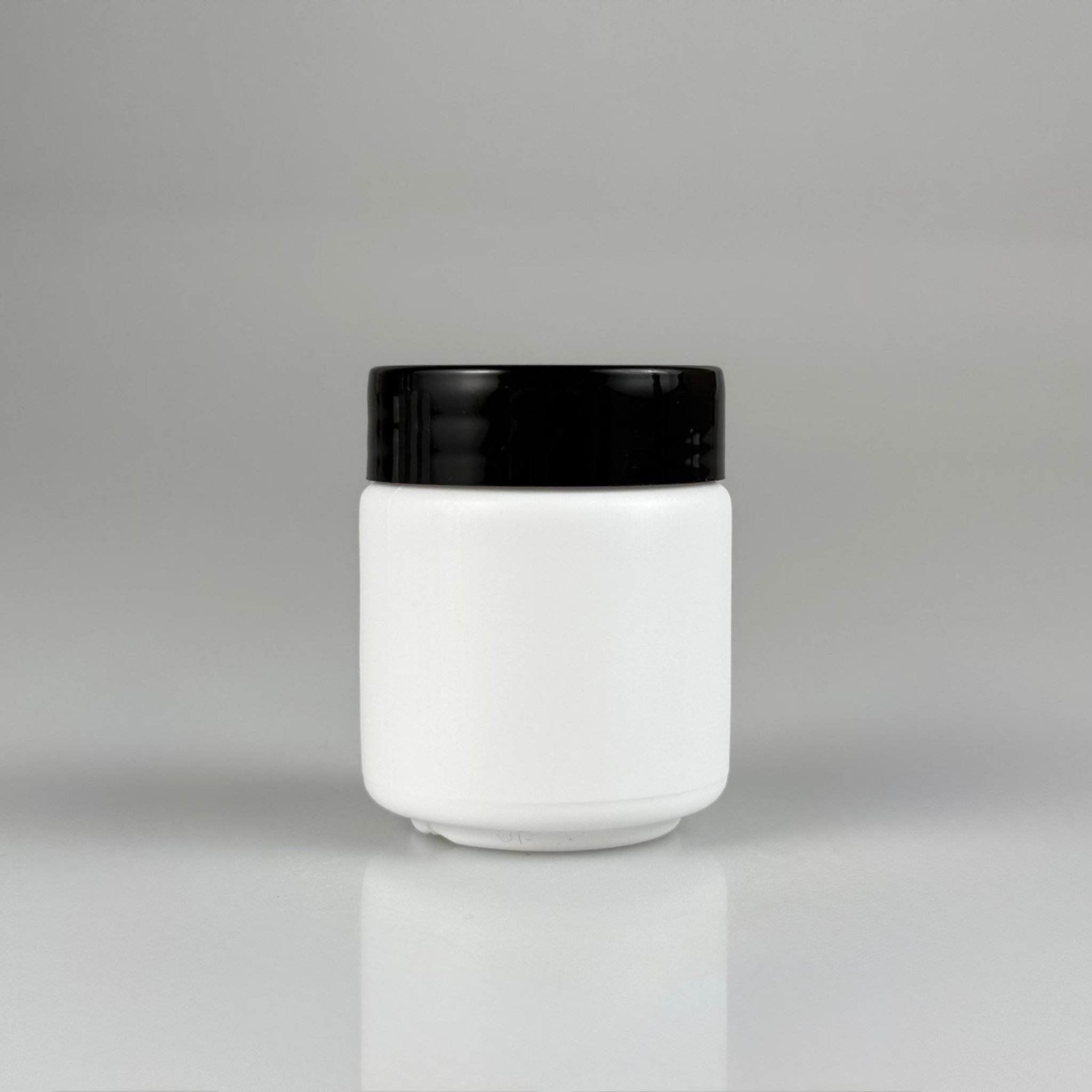 50 CC BEYAZ SERT POLİETİLEN ŞİŞE + SİYAH PLASTİK KAPAKLI - 50 ML POLİETİLEN ŞİŞE