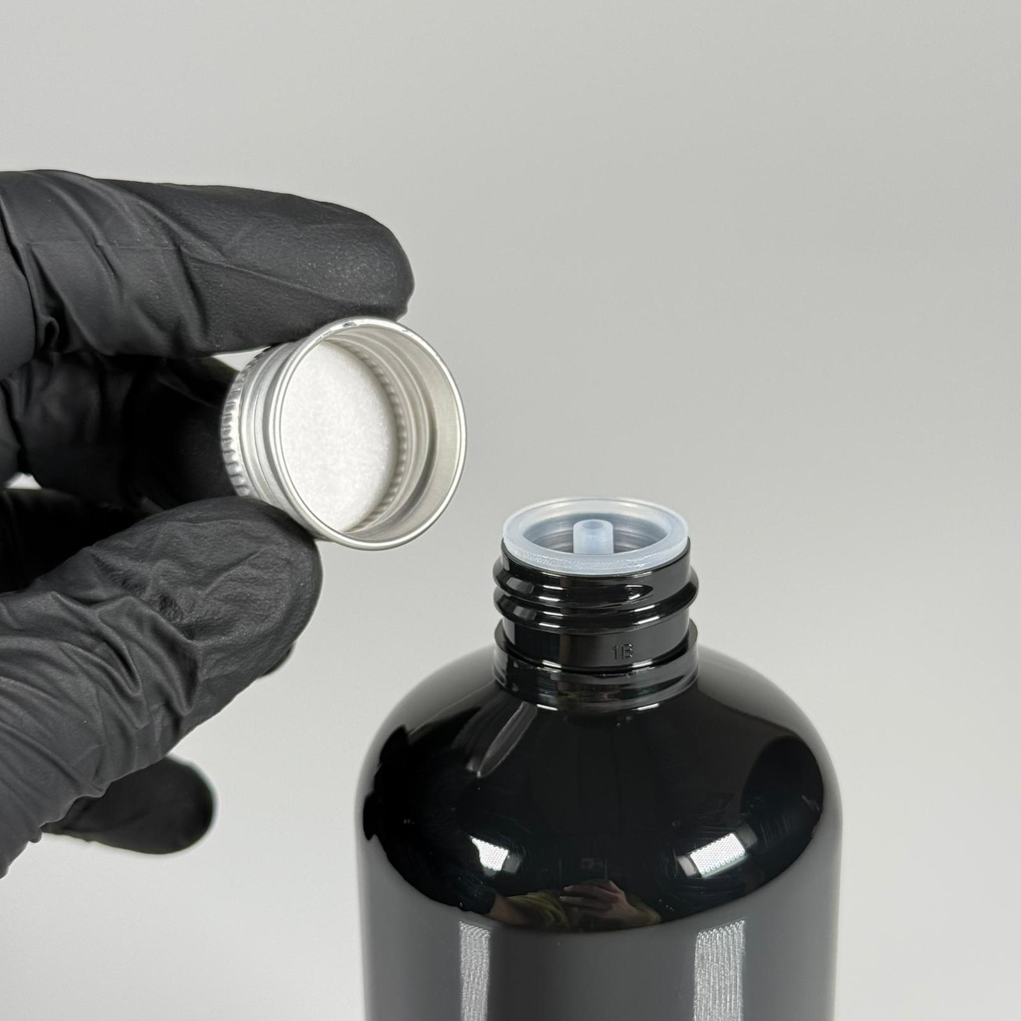 250 CC SİYAH ŞİŞE - GÜMÜŞ METAL KAPAKLI + KOLONYA TIPALI - 250 ML PLASTİK KOLONYA ŞİŞESİ - ZEYNEP MODEL PET ŞİŞE