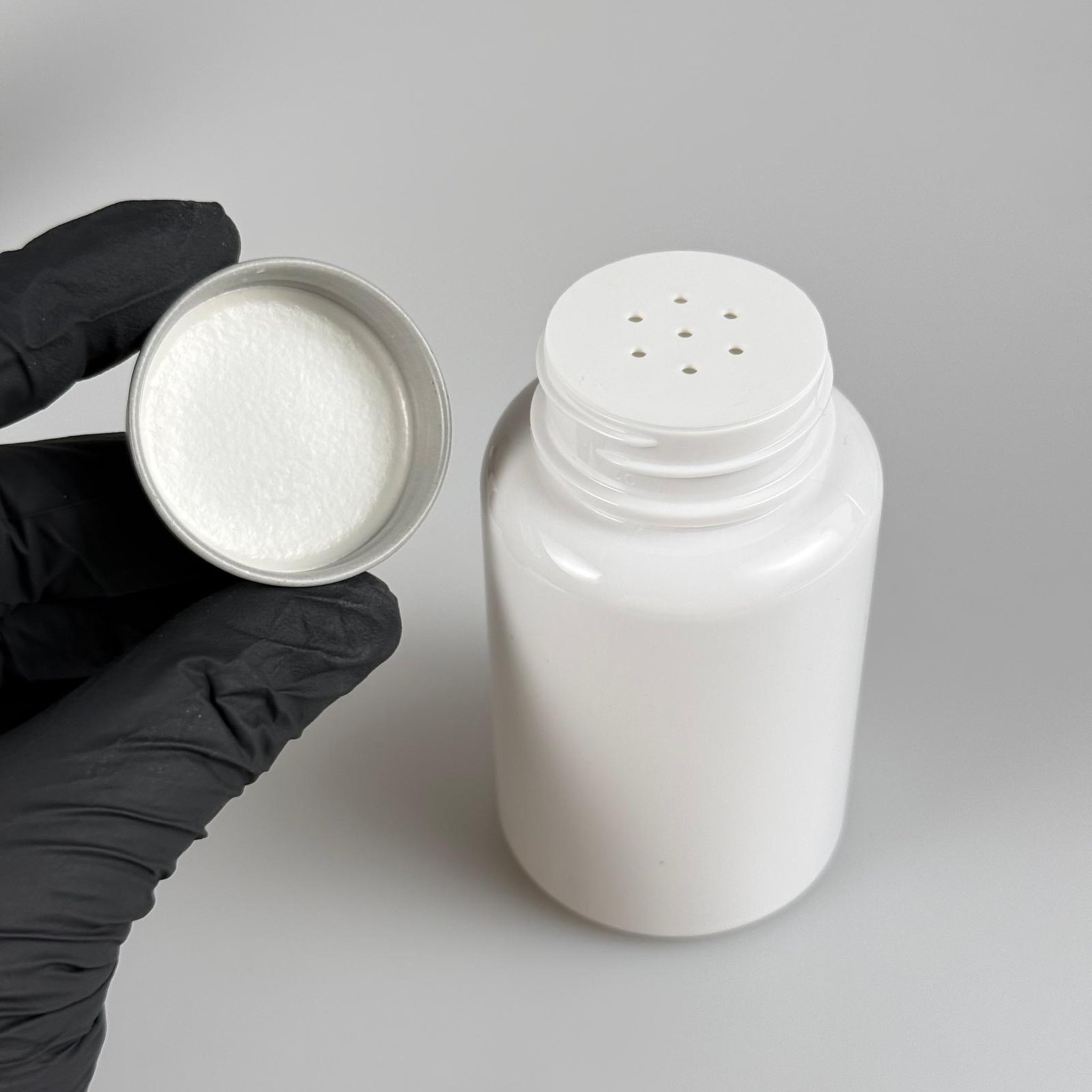 150 CC BEYAZ PET PUDRA ŞİŞESİ + GÜMÜŞ METAL KAPAKLI + PUDRA TIPALI TAKIM - 150 ML PUDRA KUTUSU, EKO TUZLUK