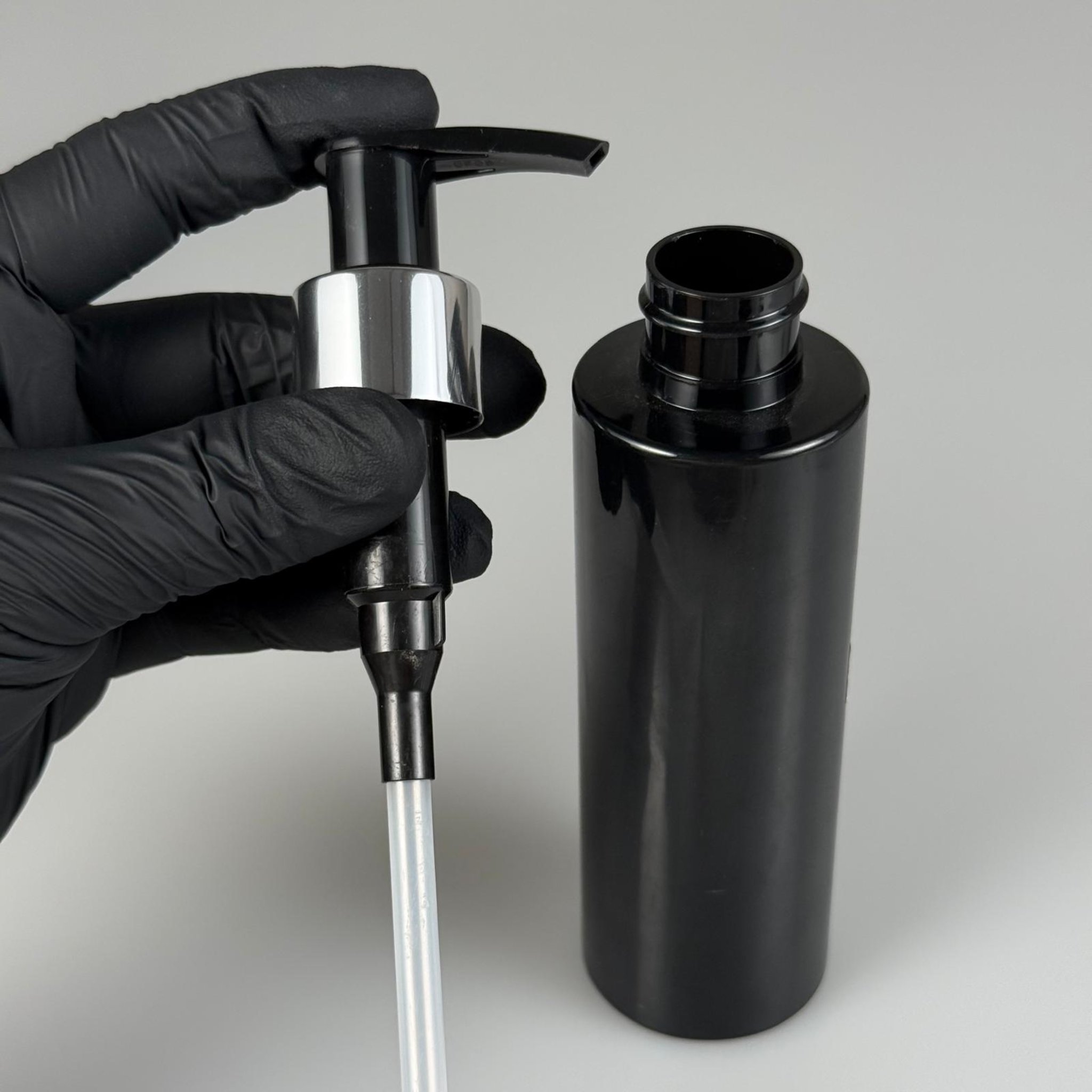 150 CC SİYAH PET ŞİŞE - GÜMÜŞ POMPALI ( ÜSTÜ SİYAH ) - 150 ML POMPALI PLASTİK ŞİŞE