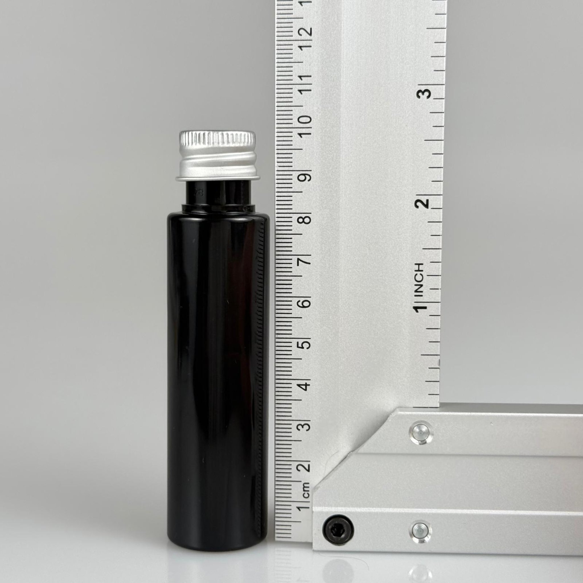 35 CC PET ŞİŞE - KÖPÜK CONTALI GÜMÜŞ ALÜMİNYUM METAL KAPAKLI + DAMLALIKLI KOLONYA TIPALI TAKIM - 35 ML SİYAH PET ŞİŞE