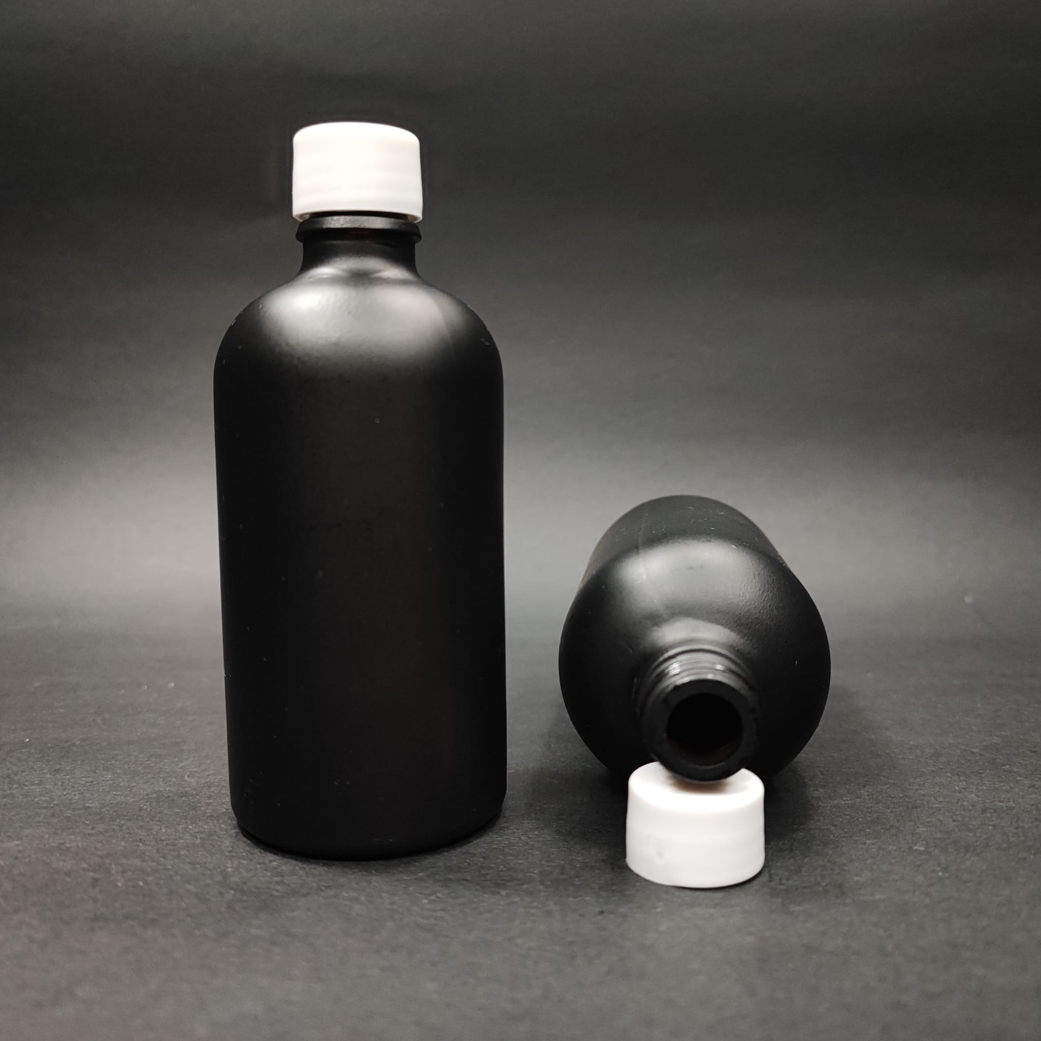 100 CC SİYAH CAM ŞİŞE + KENDİNDEN CONTALI SIZDIRMAZ BEYAZ KAPAK - 100 ML KAPAKLI CAM ŞİŞE