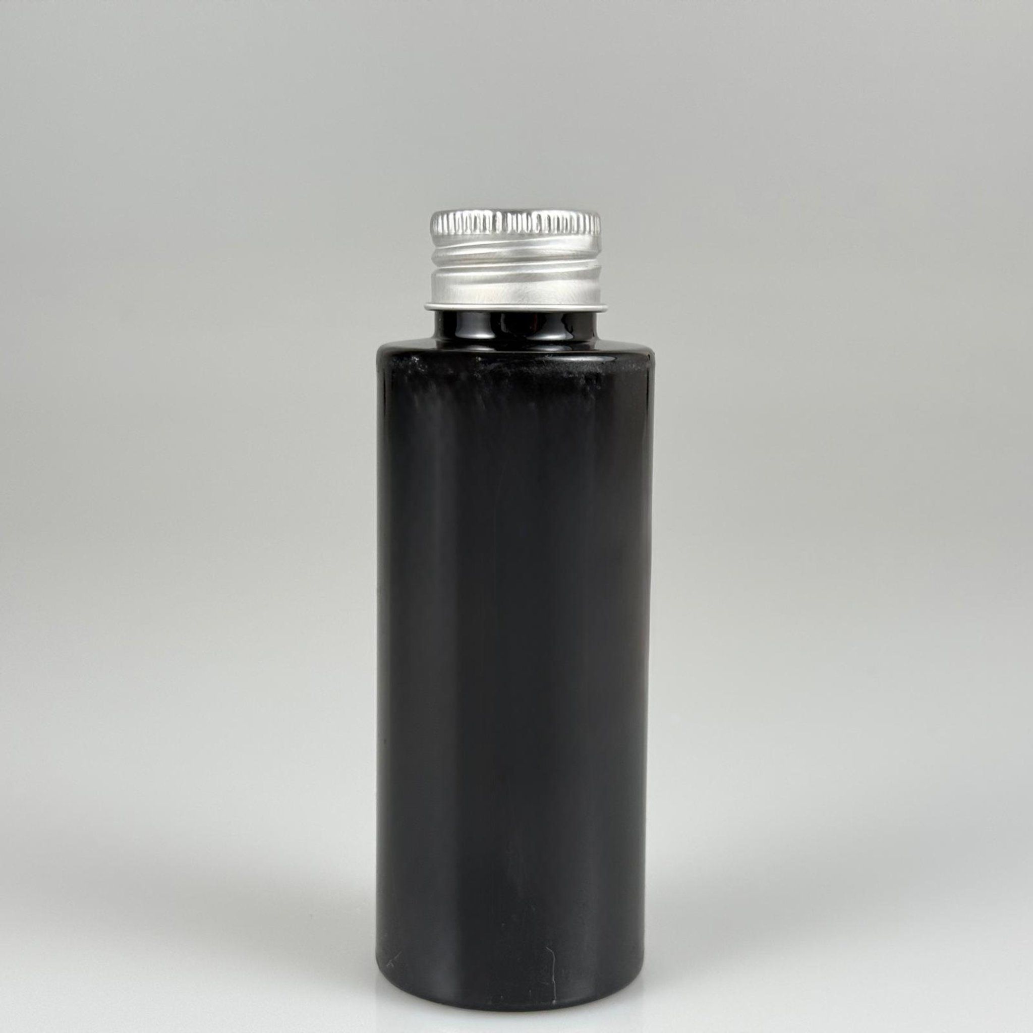 100 CC SİYAH SİLİNDİR KESKİN KÜT MODEL SERT PET ŞİŞE ( 17 GR - 24 AĞIZ ) + KÖPÜK CONTALI GÜMÜŞ METAL ALÜMİNYUM KAPAK TAKIM - 100 ML KAPAKLI SİYAH PLASTİK ŞİŞELER