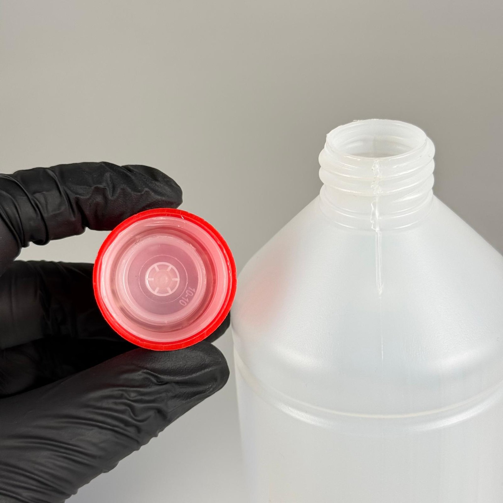 1 LİTRE TİNER ŞİŞESİ - ÇOCUK KİLİTLİ İÇ TIPALI KIRMIZI KAPAKLI - 1000 ML KİMYASALA DAYANIKLI PLASTİK ŞİŞE - 1 LT POLİETİLEN ŞİŞE UZUN