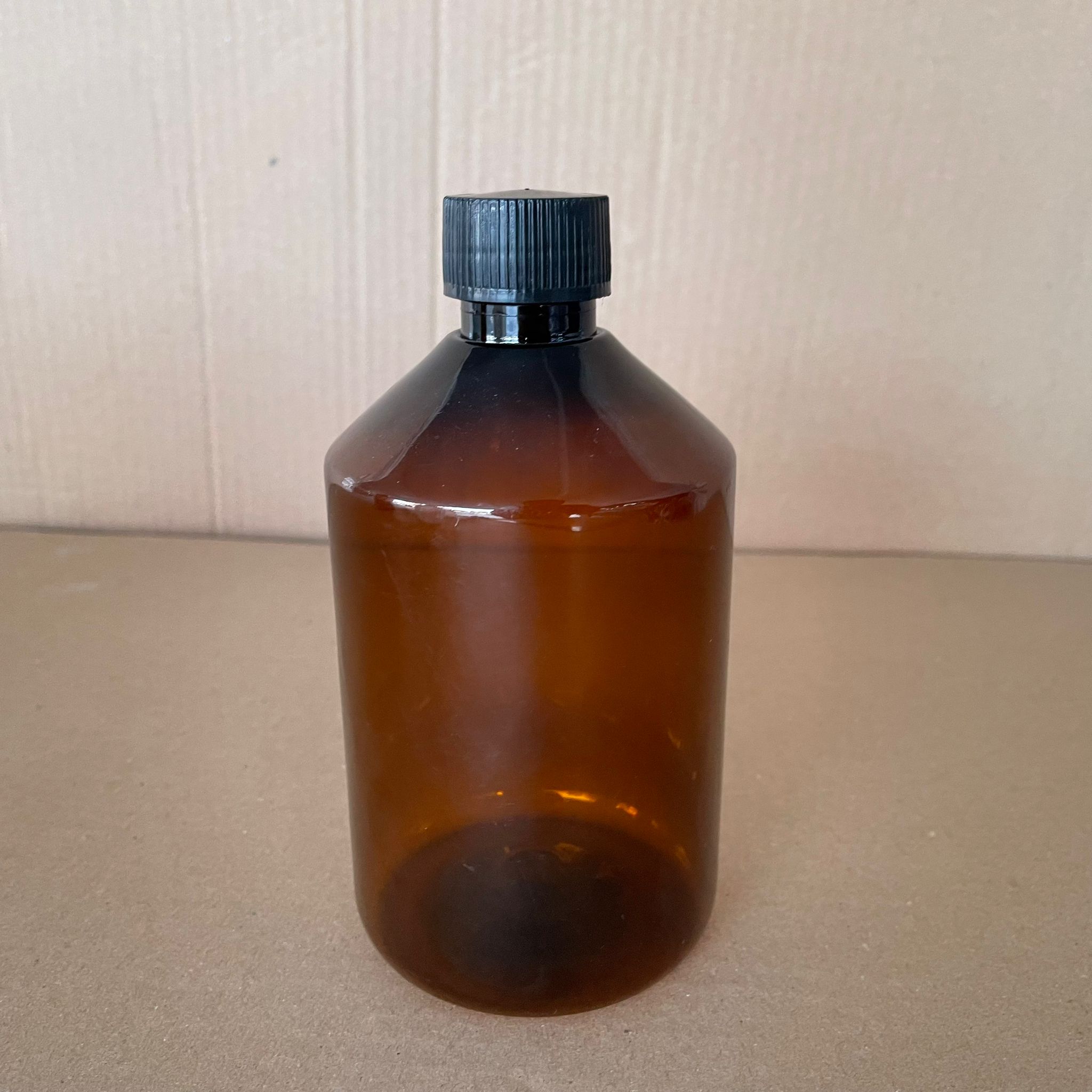 500 CC KALIN AMBER PET ŞİŞE (30 GR) - SİYAH CONTALI KAPAKLI + KOLONYA TIPALI - 500 ML KAHVERENGİ PLASTİK ŞİŞE