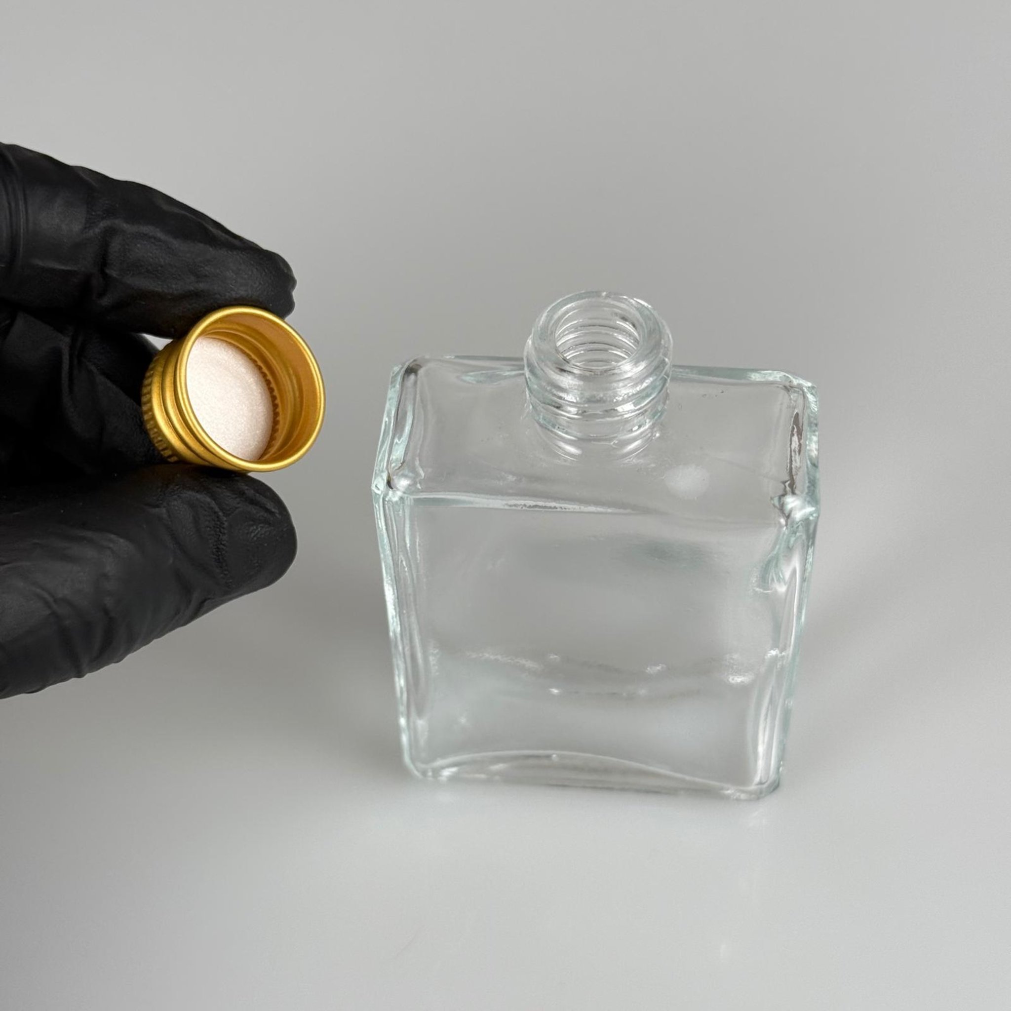 40 CC YASSI DİKDÖRTGEN KÖŞELİ KISA CAM ŞİŞE + GOLD ALÜMİNYUM METAL KAPAKLI TAKIM - 40 ML PRESTİJLİ ŞİŞE