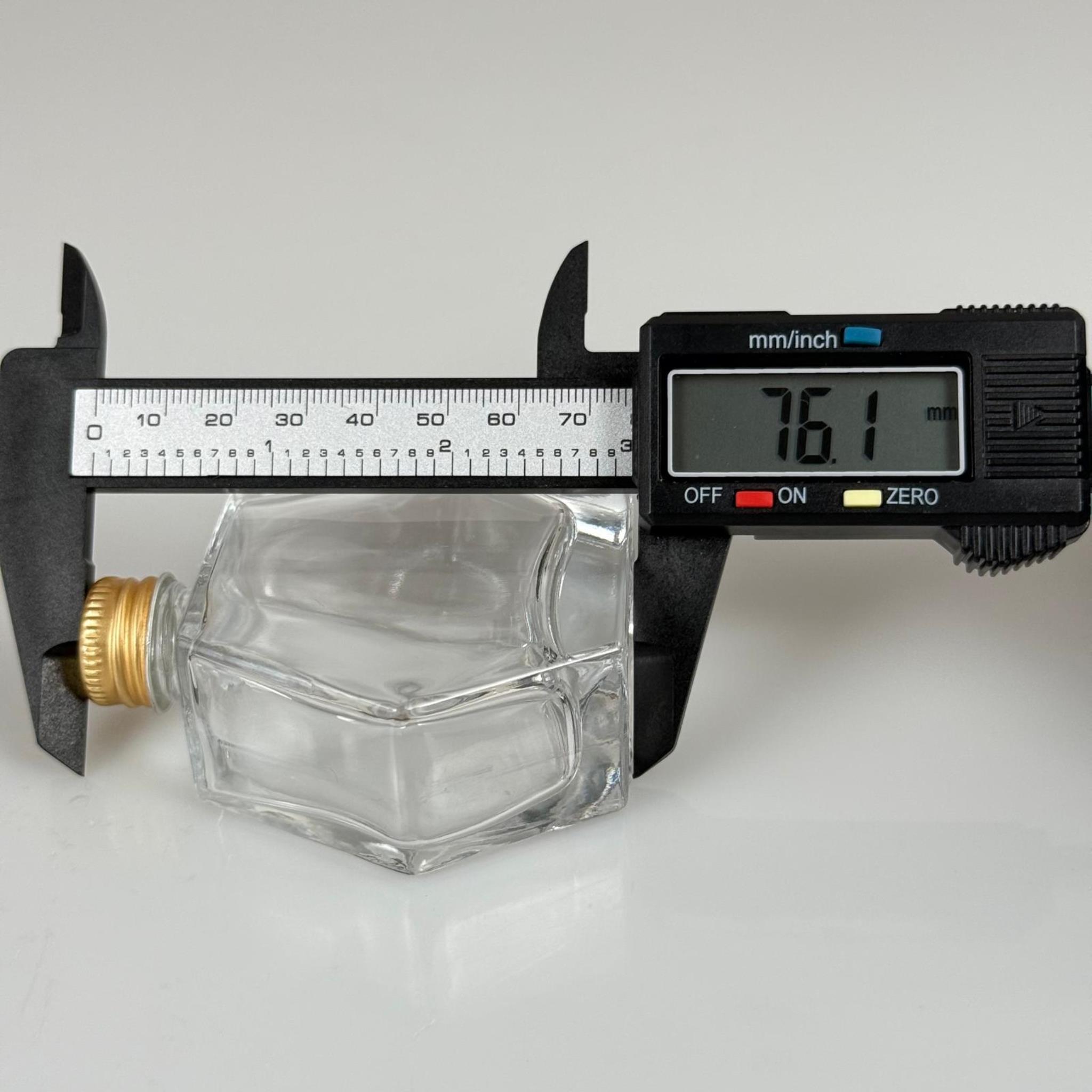 50 CC ALTIGEN CAM ŞİŞE + GOLD METAL KAPAK + KOLONYA TIPASI - 50 ML HEDİYELİK CAM KOLONYA ŞİŞESİ - DÜĞÜN, NİŞAN, SÖZ, KINA, CENAZE, PROMOSYON İÇİN HEDİYELİK KOLONYA ŞİŞELERİ