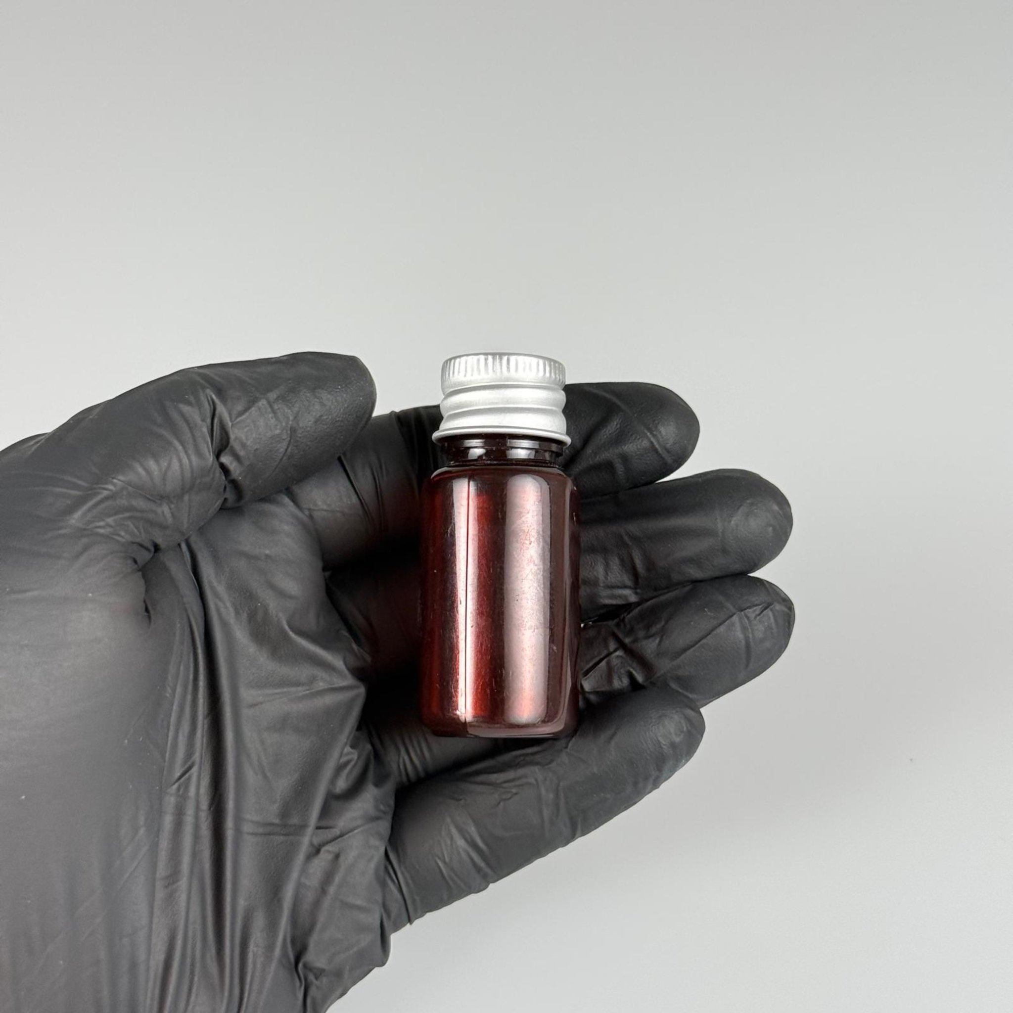 10 CC AMBER PET SHOT ŞİŞE - KÖPÜK CONTALI GÜMÜŞ ALÜMİNYUM METAL KAPAKLI + DAMLALIKLI KOLONYA TIPALI TAKIM - 10 ML KAHVERENGİ PLASTİK ŞİŞE