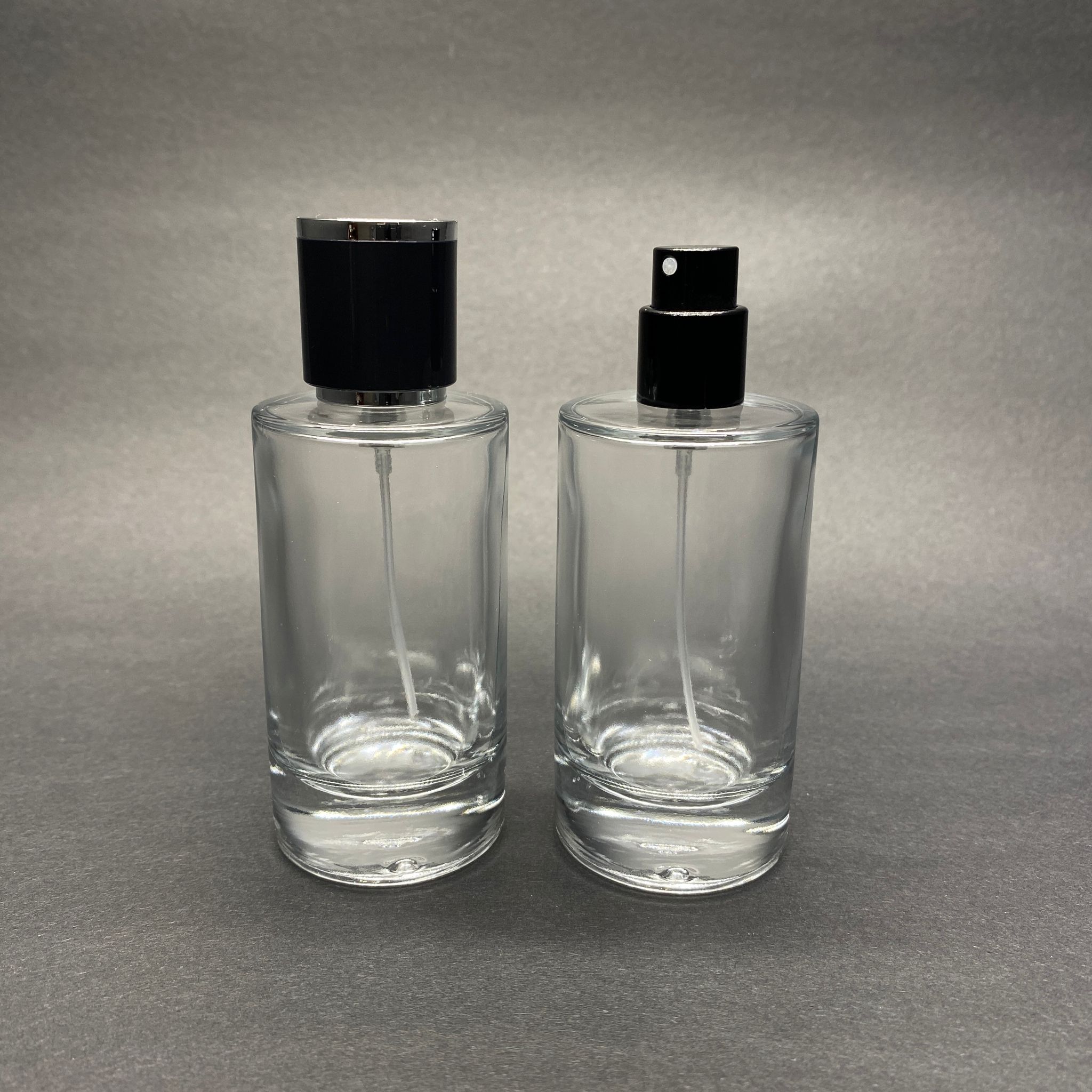 50 ML SİLİNDİR MODEL MARS PARFÜM ŞİŞESİ - SİYAH METAL SPREYLİ + GÜMÜŞ SİYAH KAPAKLI (AĞIZ 15 MM GEÇME KOLAY KAPAMA)