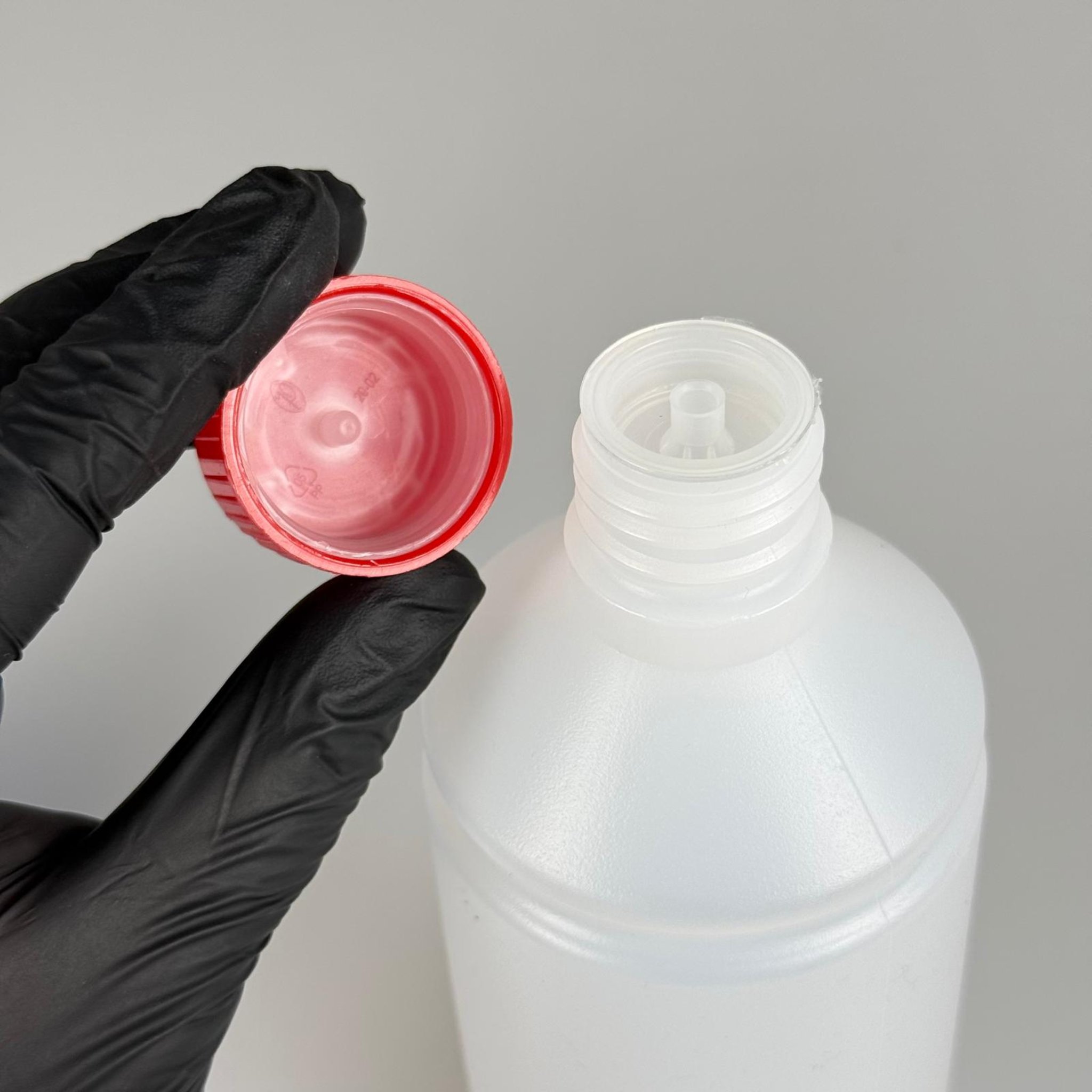 500 CC TİNER ŞİŞESİ - İÇ TIPALI KIRMIZI ÇOCUK EMNİYET KİLİTLİ KAPAKLI - 500 ML KİMYASALA DAYANIKLI PLASTİK ŞİŞE - 0,5 LT POLİETİLEN ŞİŞE