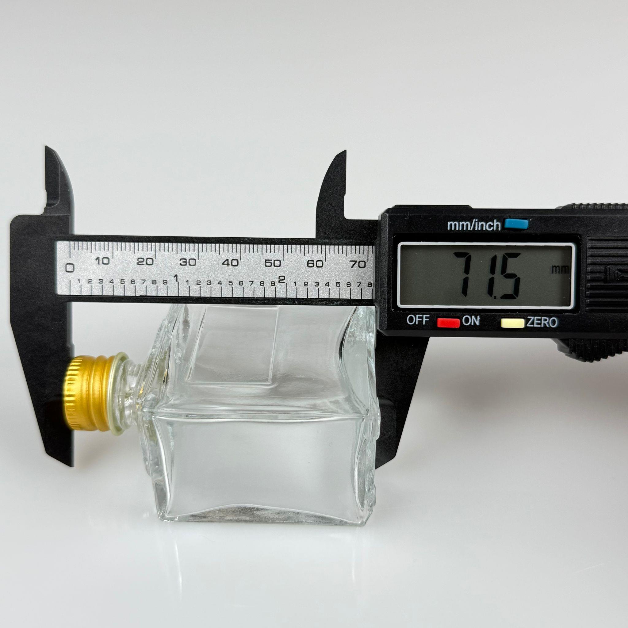 50 CC KÖŞELİ PRİZMA CAM ŞİŞE - GOLD METAL KAPAKLI - 50 ML PRESTİJLİ ŞİŞE