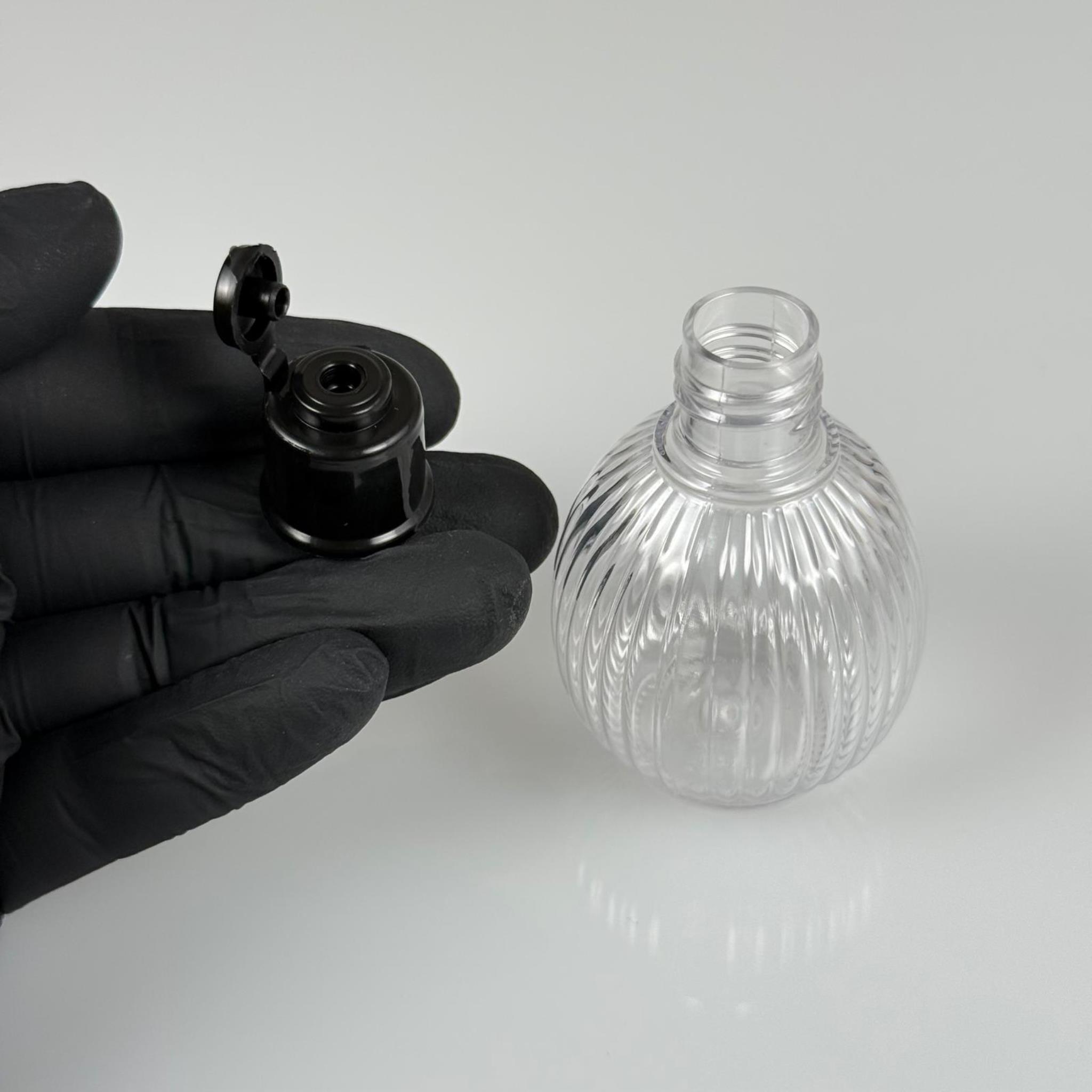 50 CC TOP ÇİZGİLİ DESENLİ 18 MM SİYAH YENİ MODEL FLİPTOP KAPAKLI PET ŞİŞE - 50 ML TOP MODEL ÇİZGİLİ YENİ MODEL FLİPTOP KAPAKLI PLASTİK ŞİŞE