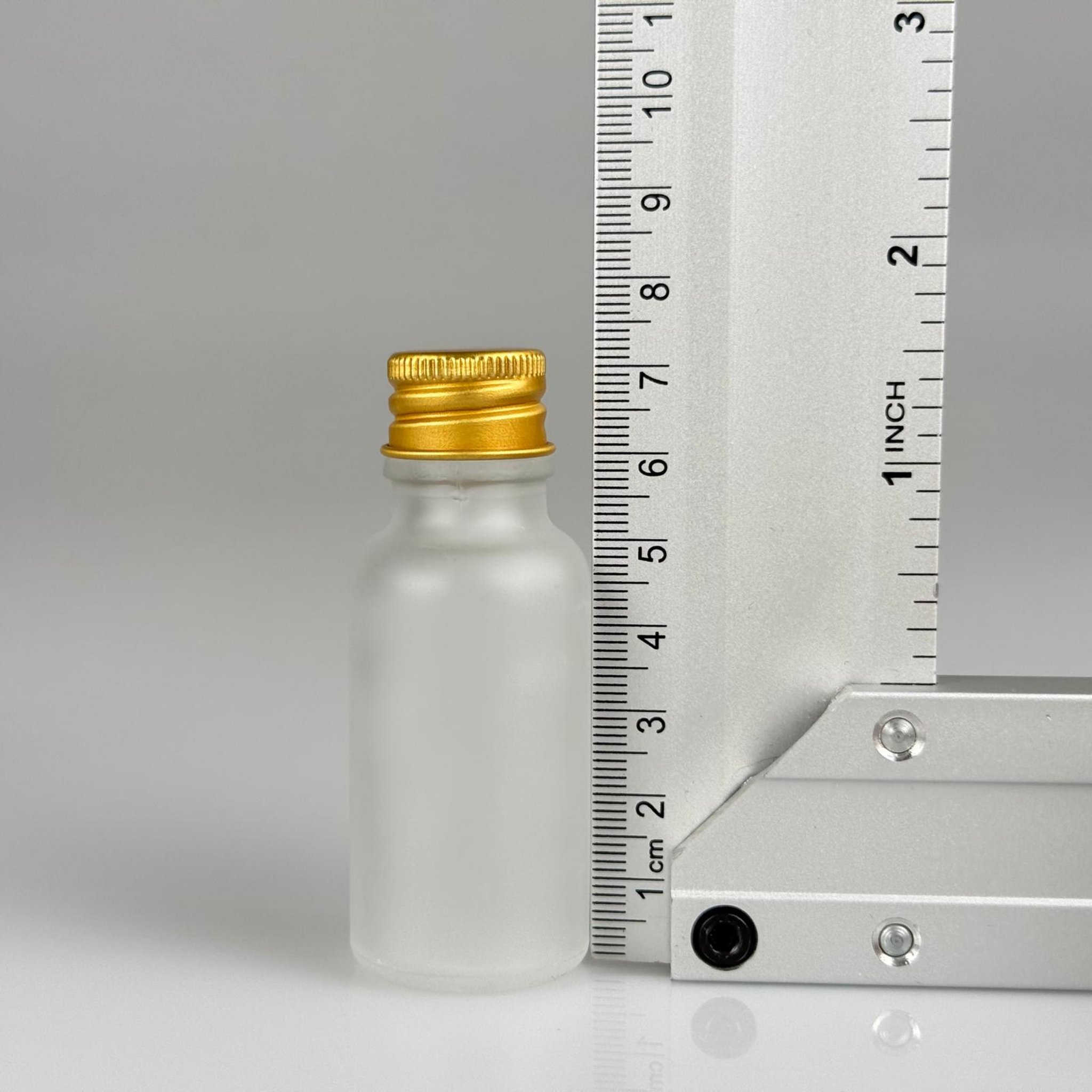 20 CC BUZLU CAM ŞİŞE + KÖPÜK CONTALI GOLD ALÜMİNYUM METAL KAPAKLI TAKIM - 20 ML BUZLU CAM ŞİŞE