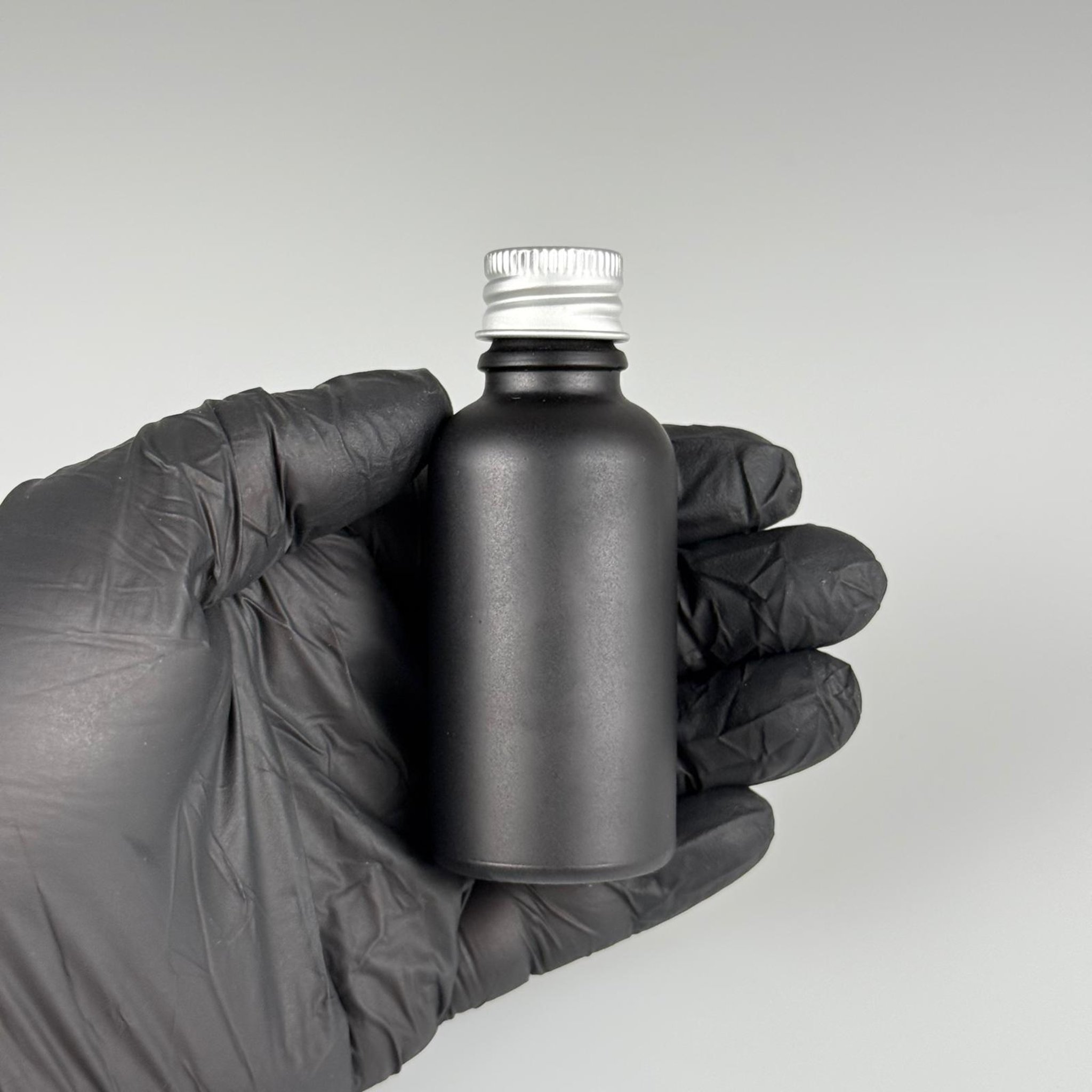 30 CC MAT SİYAH CAM ŞİŞE + KÖPÜK CONTALI GÜMÜŞ ALÜMİNYUM METAL KAPAKLI + KÖR TIPALI TAKIM - 30 ML MAT SİYAH CAM ŞİŞE