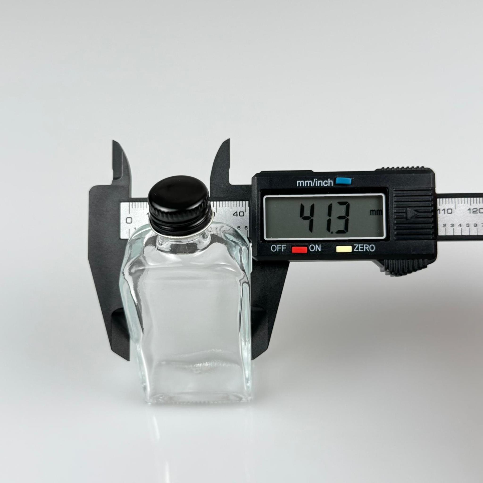 50 CC YASSI DİKDÖRTGEN CAM ŞİŞE - SİYAH METAL KAPAKLI KOLONYA TIPALI - 50 ML PRESTİJLİ ŞİŞE