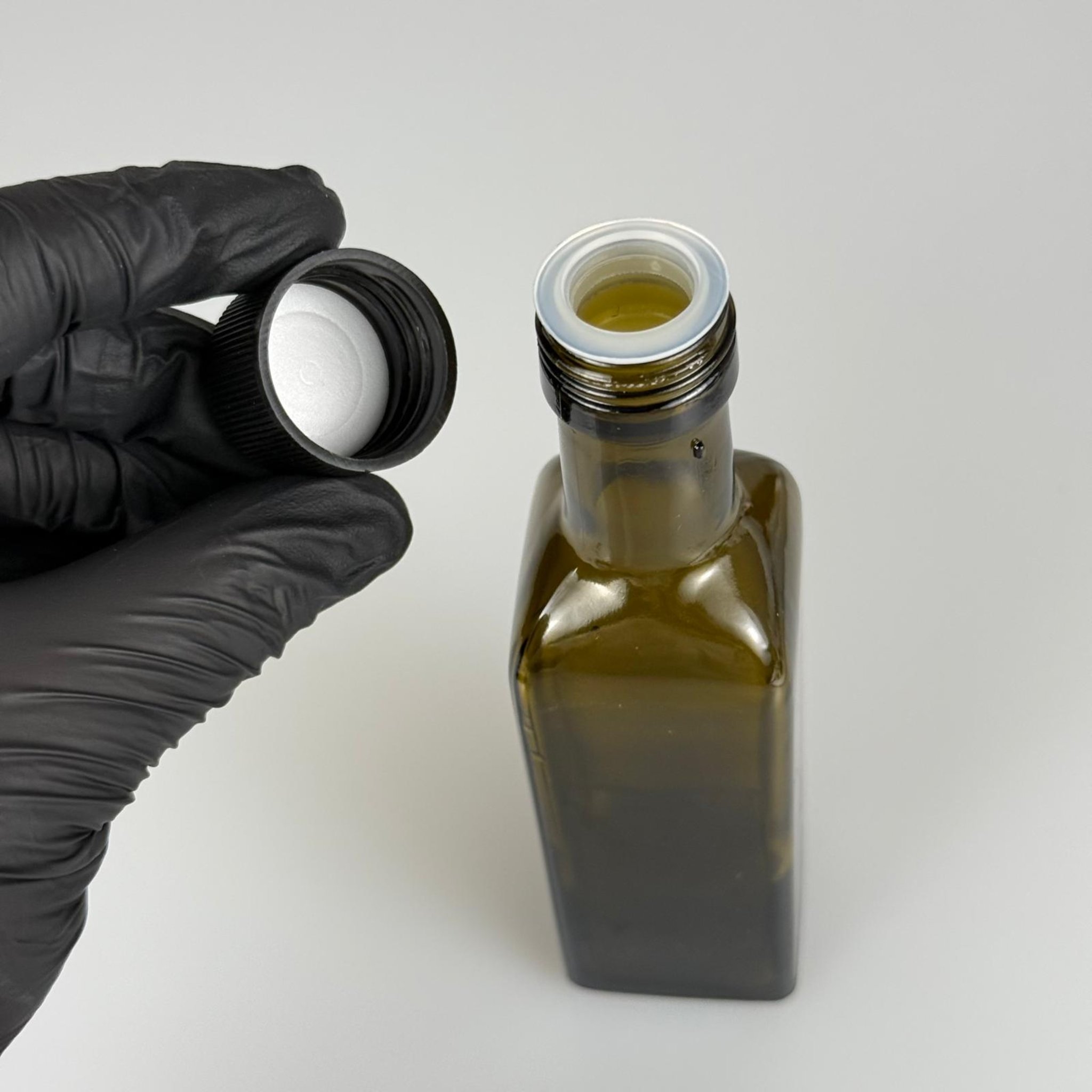 100 CC YEŞİL MARASKA CAM ŞİŞE - SİYAH KAPAKLI + SIZDIRMAZ KÖR TIPALI - 100 ML KÖŞELİ KARE CAM ŞİŞE