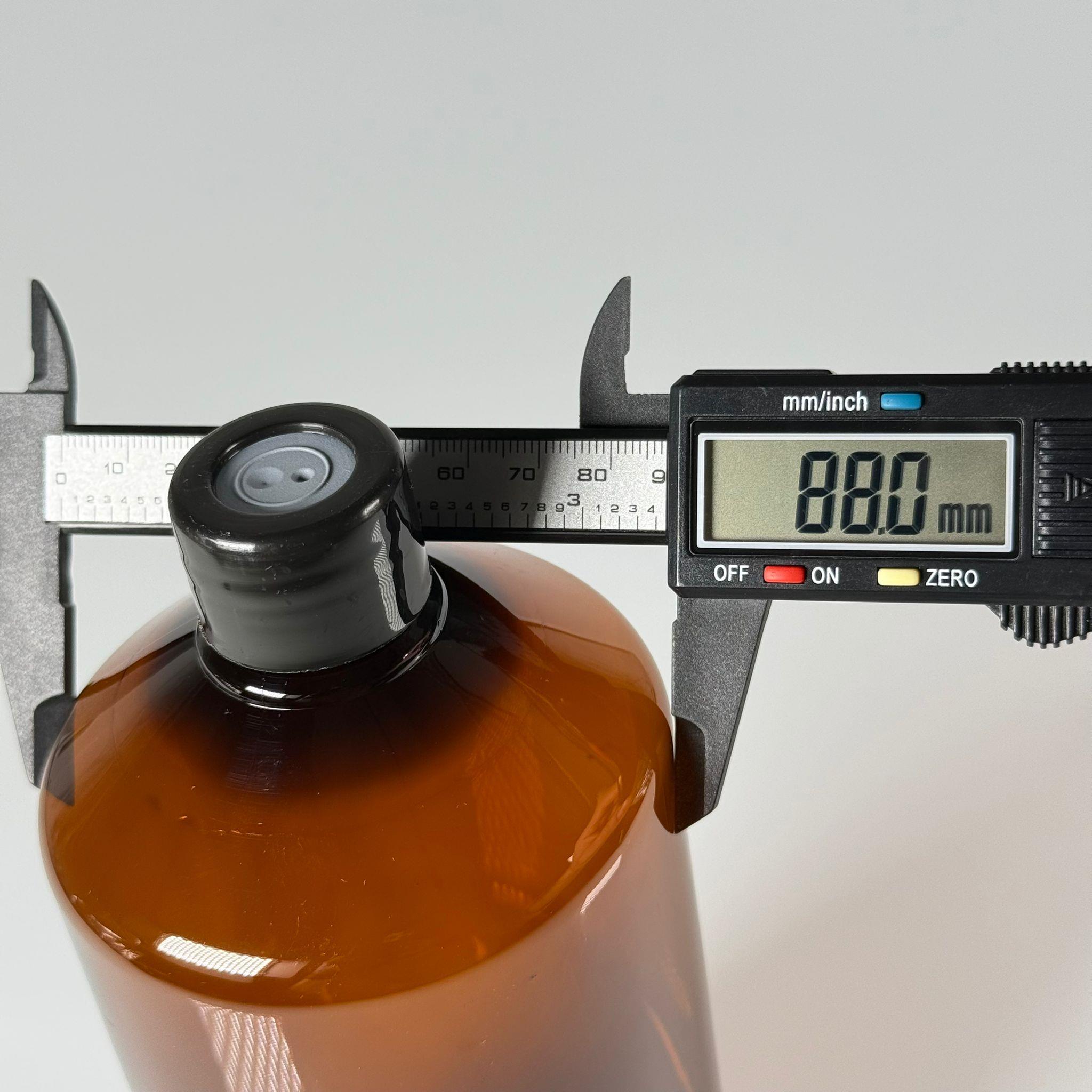 FLAKON ENJEKTÖR SERUM ŞİŞESİ - 1000 ML ECZA PLASTİK PET ŞİŞE + VİDALI DELİKLİ KAPAK (ELLE ÇEVİREREK KAPANIR) + KAUÇUK BUTİL TIPA TAKIM