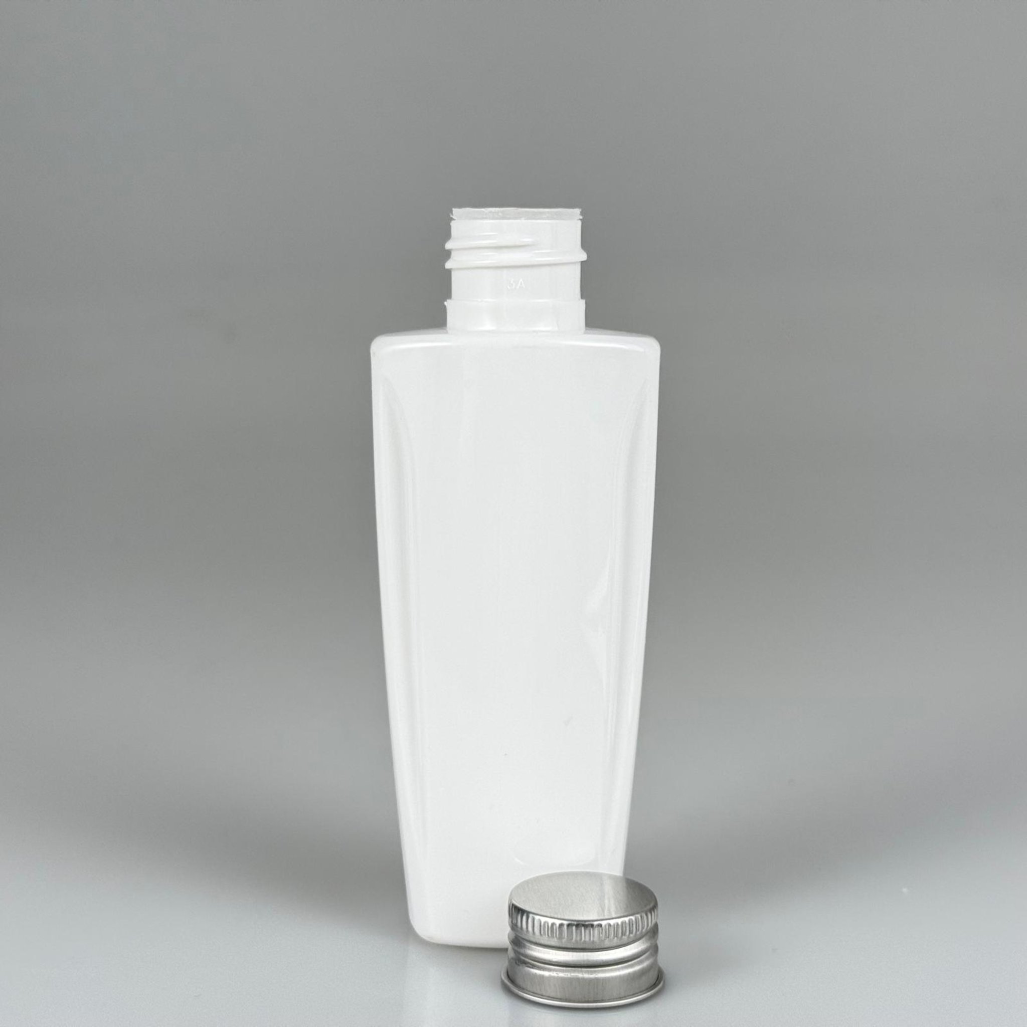 100 CC BEYAZ SERT PET ŞİŞE (LOREAL PARİS MODEL) 24 AĞIZ + KÖPÜK CONTALI GÜMÜŞ METAL ALÜMİNYUM KAPAK + KOLONYA TIPALI TAKIM - 100 ML KAPAKLI KOZMETİK PLASTİK ŞİŞELER