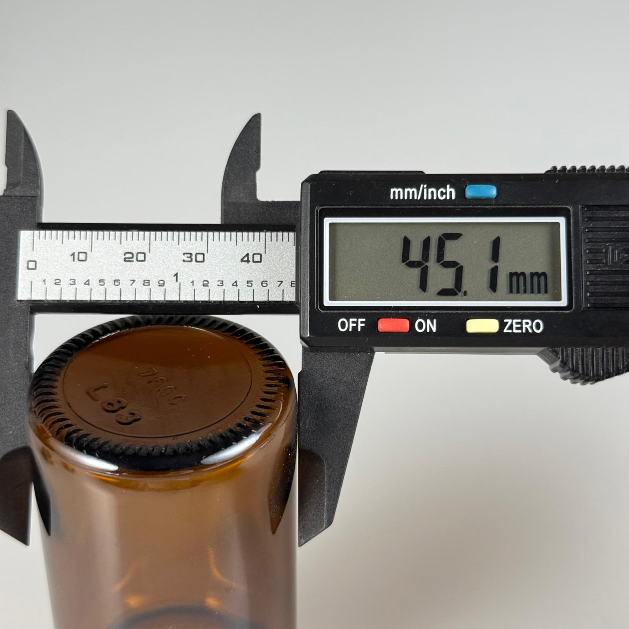 75 CC AMBER CAM TABLET ŞİŞESİ + SİYAH PLASTİK KAPAKLI TAKIM - 75 ML KAPSÜL ŞİŞESİ - GENİŞ AĞIZLI İLAÇ ŞİŞESİ - TABLET KAVANOZU