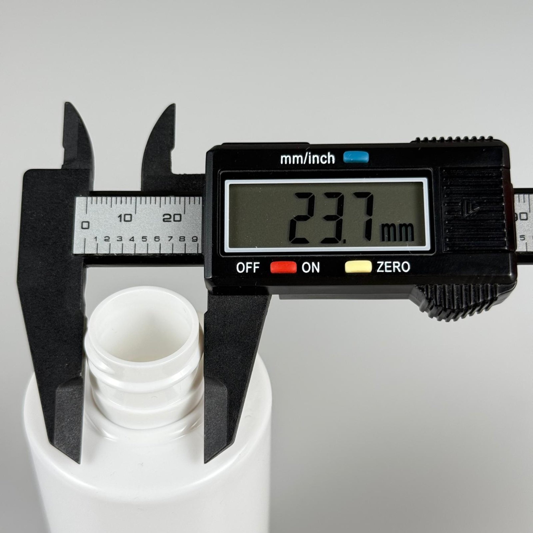 200 CC BEYAZ SİLİNDİR KÜT BOYUN PET ŞİŞE (25 GR) 24 MM