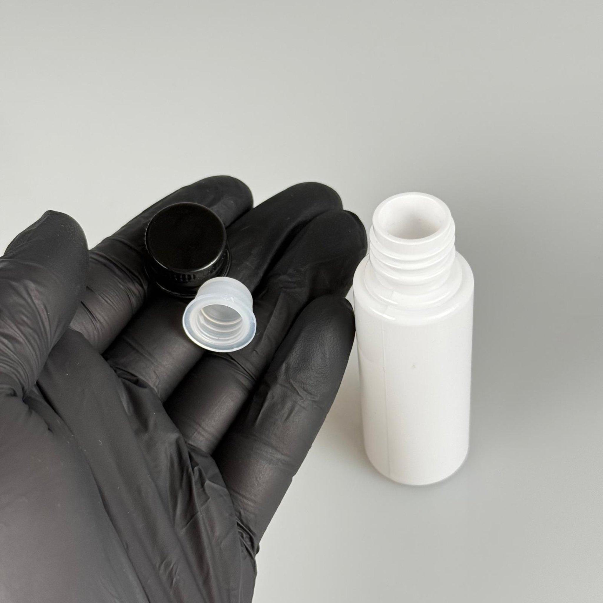 30 CC BEYAZ PET SHOT ŞİŞE - KÖPÜK CONTALI SİYAH ALÜMİNYUM METAL KAPAKLI + KÖR TIPALI TAKIM - 30 ML PLASTİK ŞİŞE