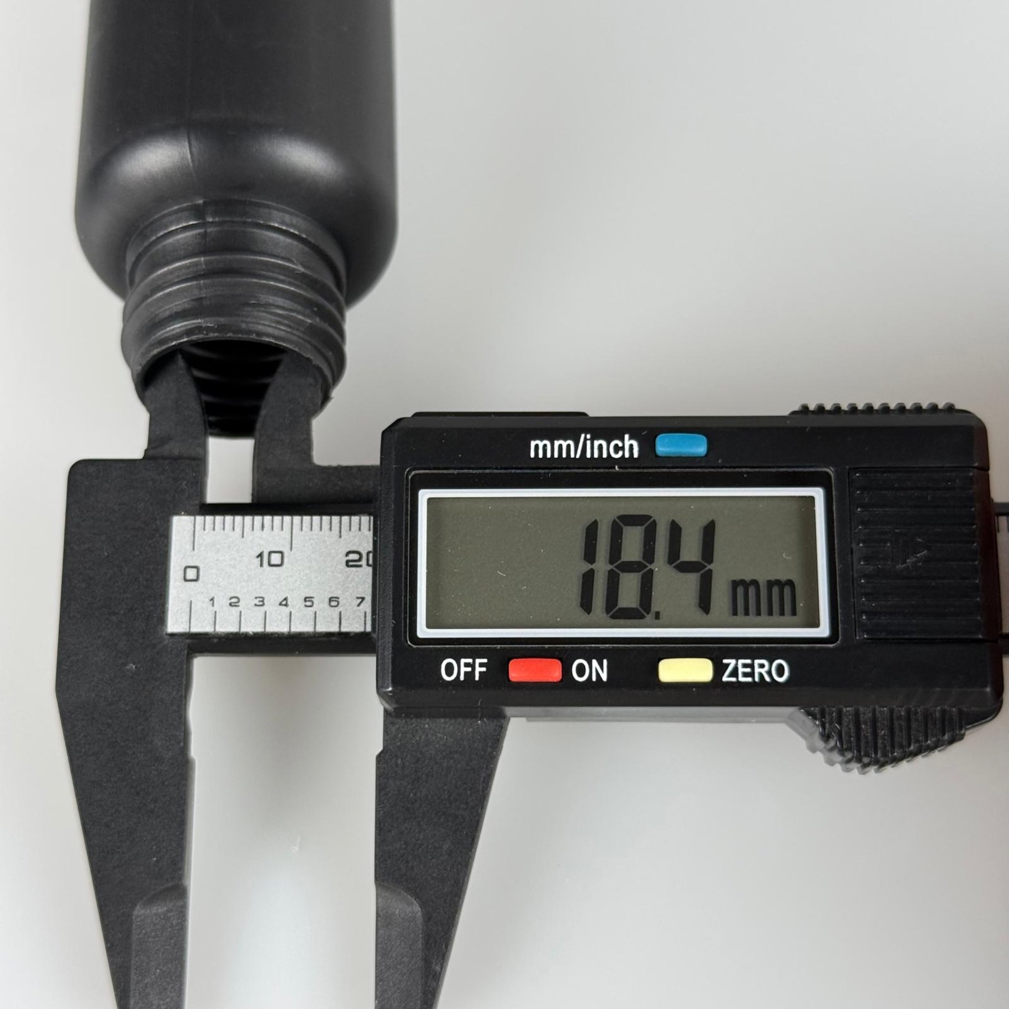 50 CC SİYAH ŞİŞE - POLİETİLEN 24 MM