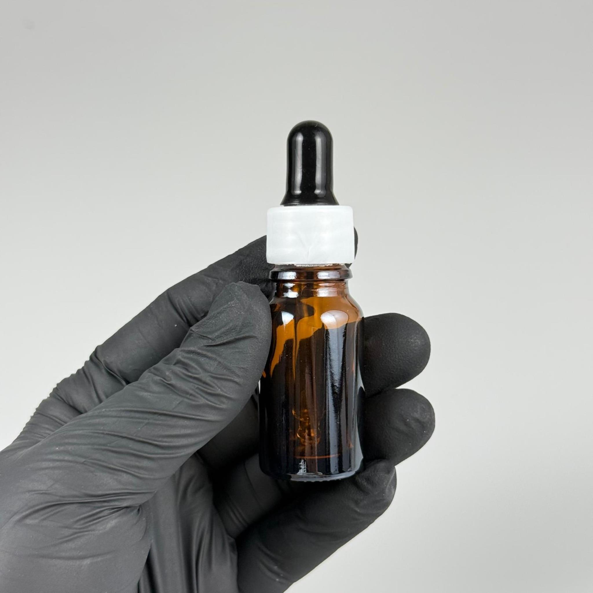 10 CC AMBER CAM DAMLALIKLI ŞİŞE - SİYAH EMZİK + BEYAZ DÜZ KAPAK + CAM PİPET TAKIM - 10 ML KAHVERENGİ DAMLALIKLI ŞİŞE SETİ