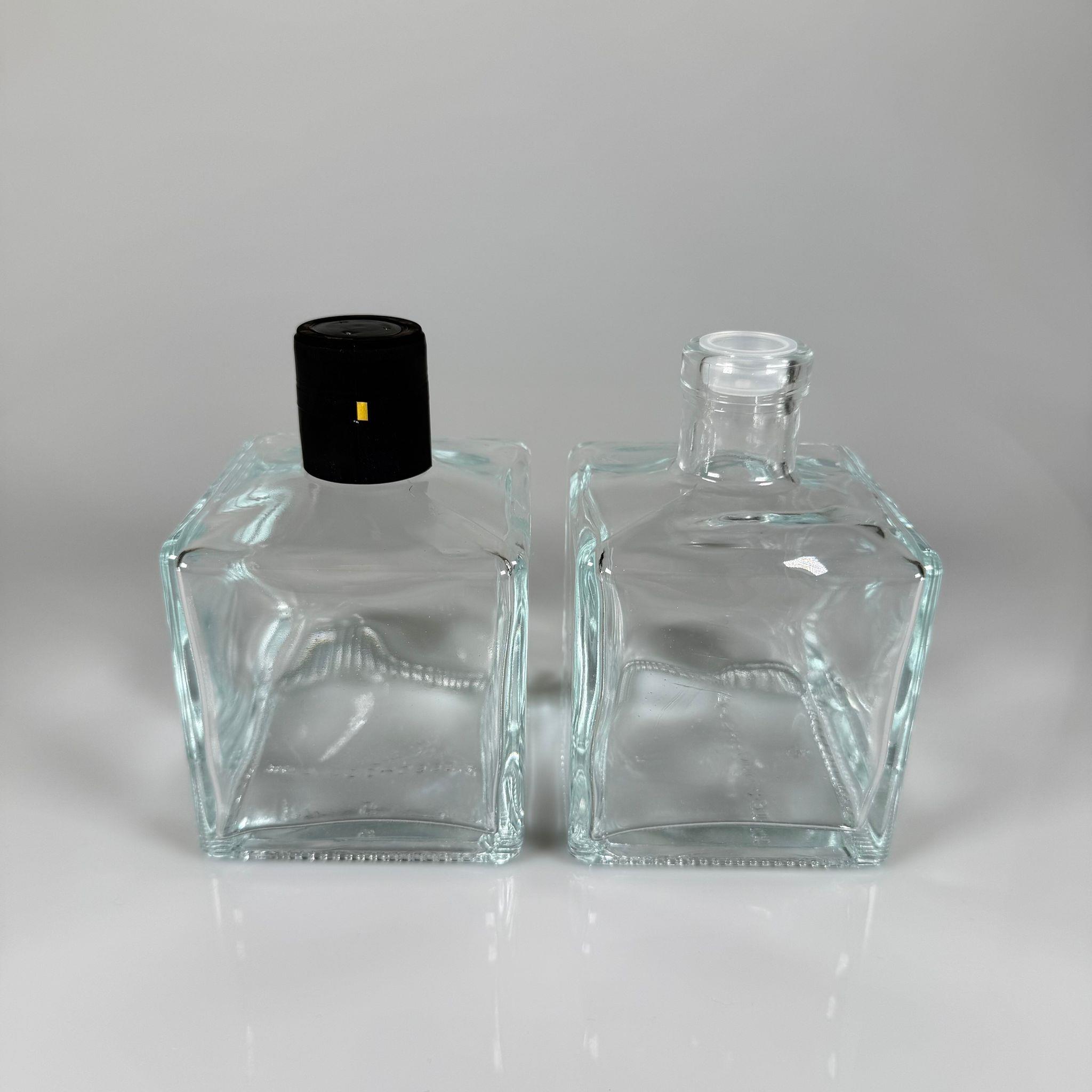 500 CC LÜX CAM ŞİŞE - KARE - 500 ML BÜYÜK BOY DİFFUSER ŞİŞE - PLASTİK TIPA + ISIYLA YAPIŞAN SİYAH KAPŞON TAKIM