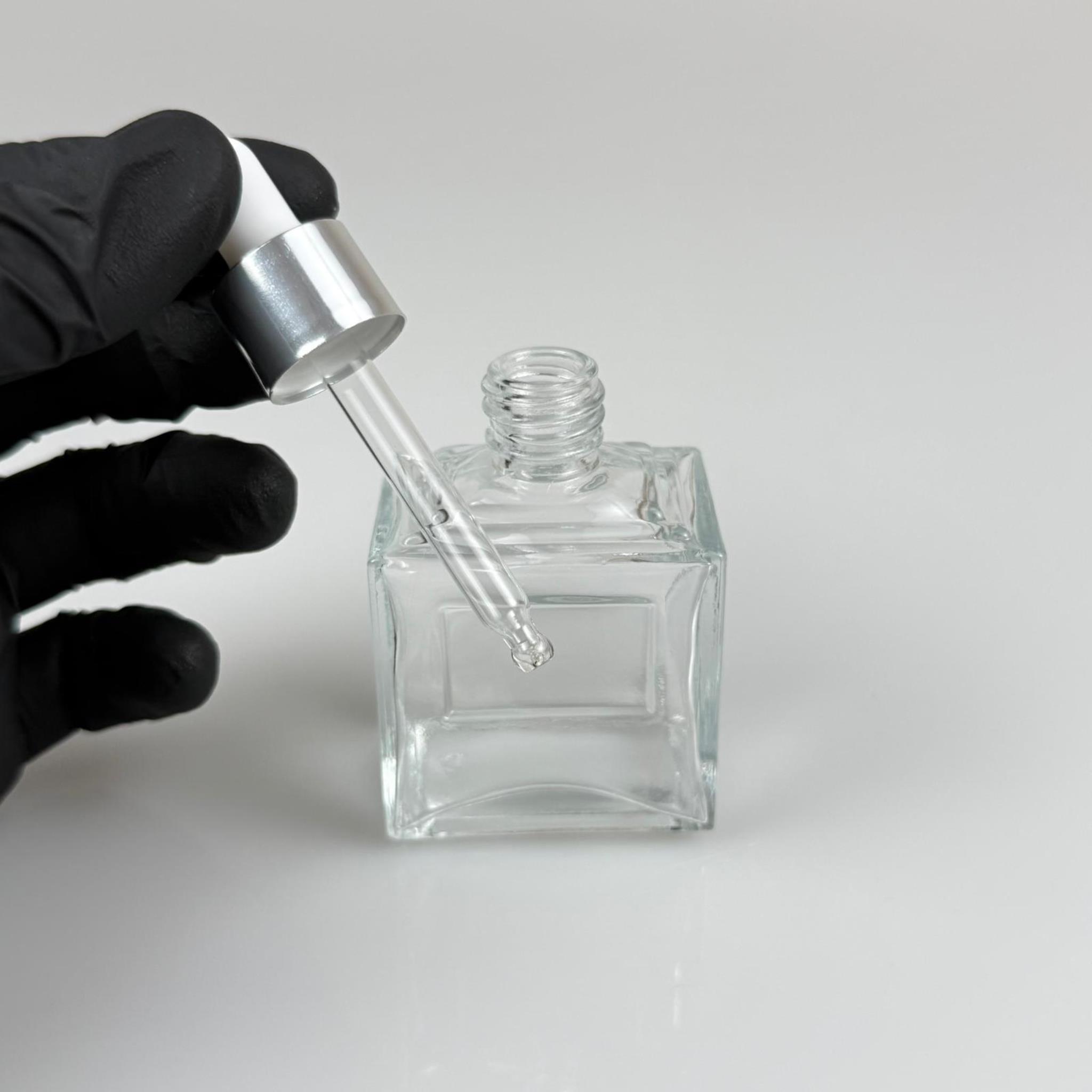 50 CC KÖŞELİ PRİZMA PRESTİJLİ CAM DAMLALIKLI ŞİŞE - BEYAZ EMZİK - GÜMÜŞ METALİK KAPAK - 50 ML CAM DAMLALIKLI ŞİŞE - DAMLALIKLI BOŞ ŞİŞE