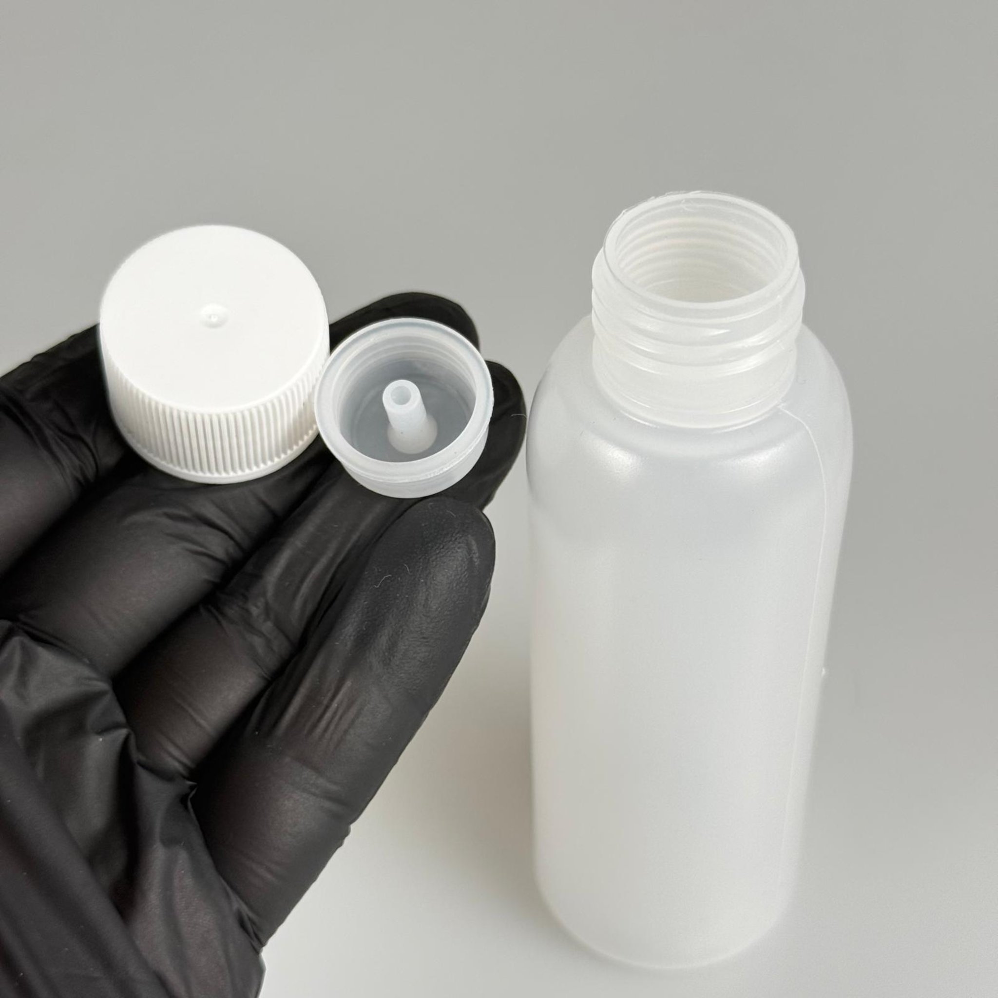 100 ML SIKILABİLİR YUMUŞAK PE POLİETİLEN PLASTİK ŞİŞE - CONTALI BEYAZ KAPAKLI ASETON KOLONYA TIPALI - 100 cc sos, yağ, kartuş, mürekkep vb için boş şişeler