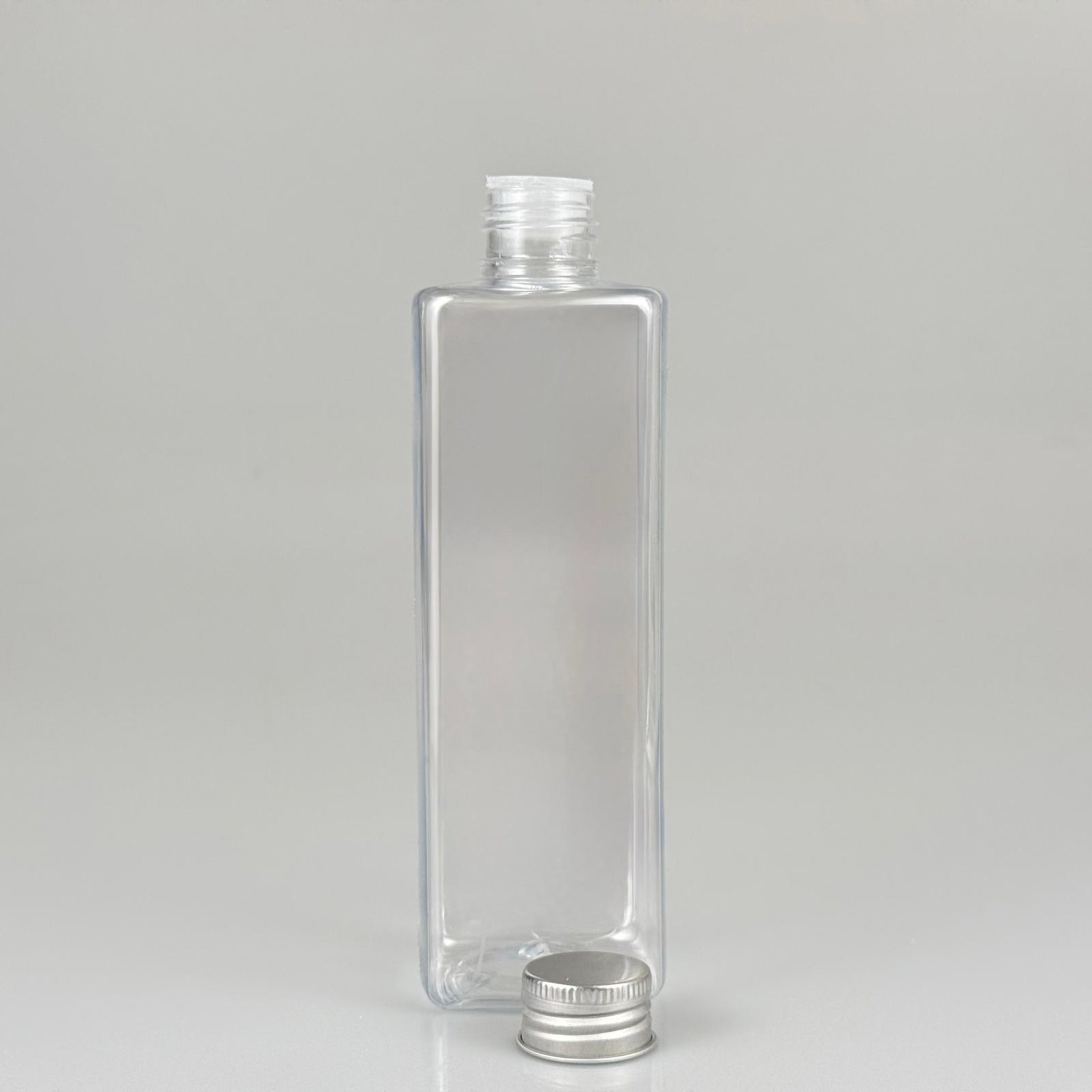 300 CC KARE PET ŞİŞE (31 GR - 24 AĞIZ) + KÖPÜK CONTALI GÜMÜŞ METAL ALÜMİNYUM KAPAK + KOLONYA TIPALI TAKIM - 300 ML KAPAKLI PLASTİK ŞİŞELER