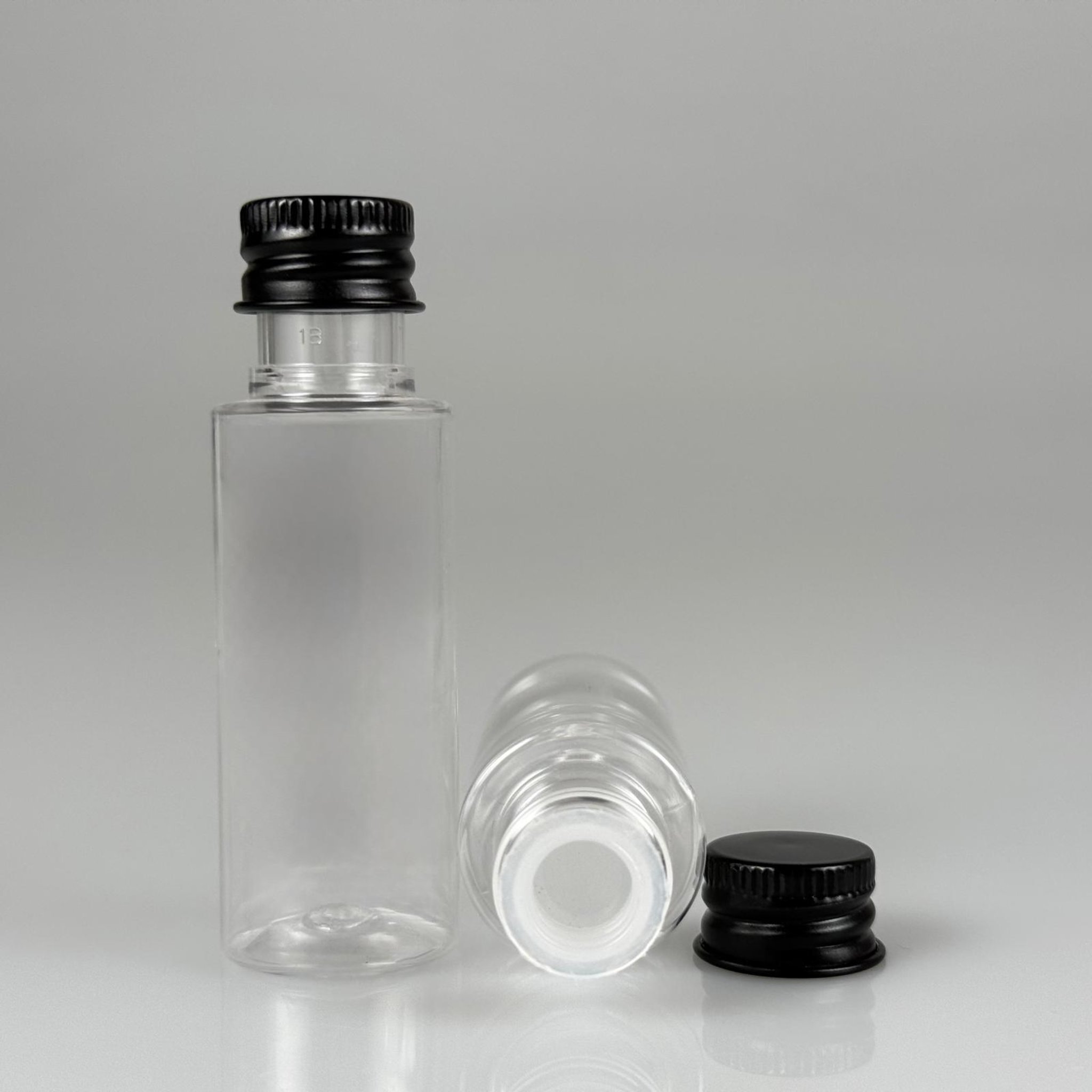 30 CC ŞEFFAF SİLİNDİR UZUN MODEL PET ŞİŞE + KÖPÜK CONTALI SİYAH ALÜMİNYUM METAL KAPAKLI + KÖR TIPALI TAKIM - 30 ML PLASTİK ŞİŞE