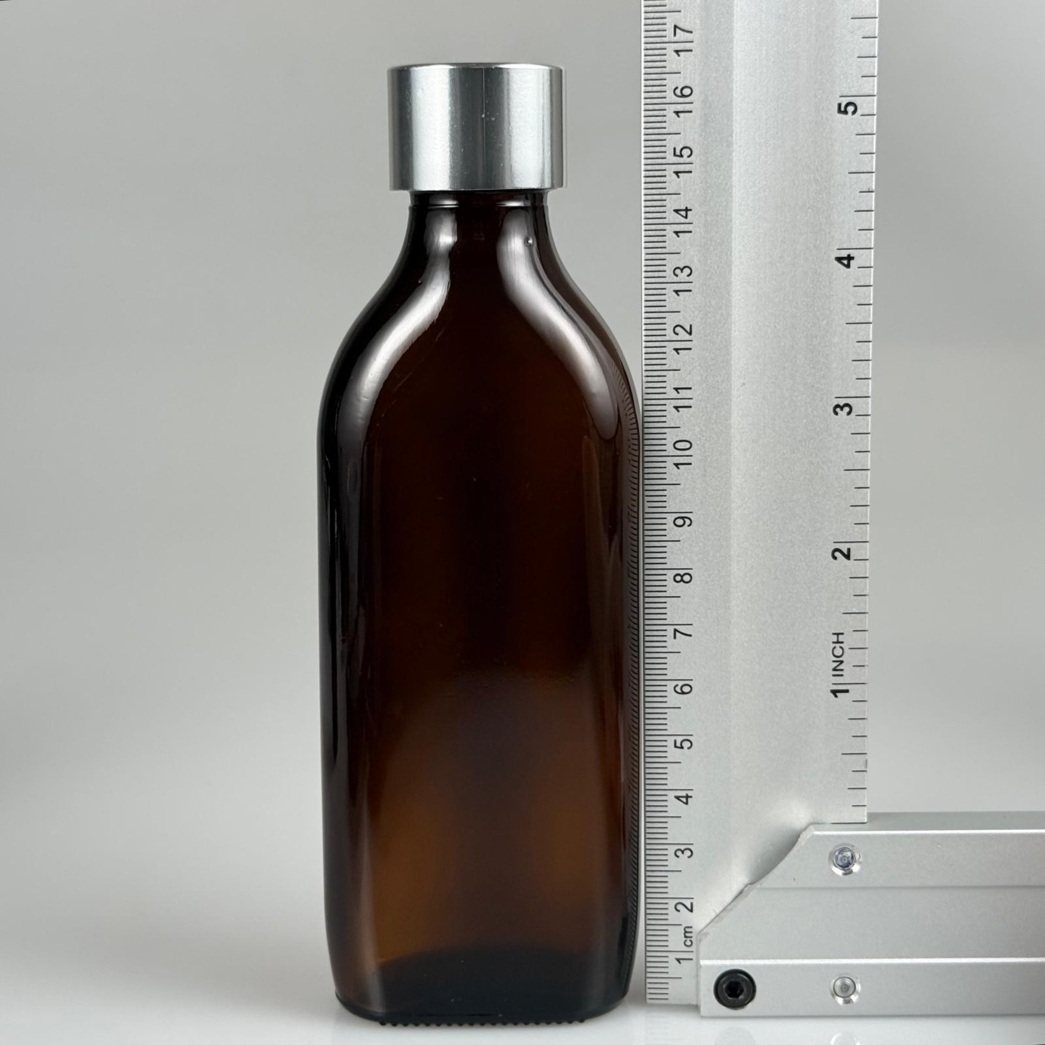 150 CC YASSI AMBER CAM ŞİŞE - ALÜMİNYUM KAPLAMALI GÜMÜŞ KAPAKLI TAKIM - 150 ML KAHVERENGİ CAM ŞİŞE