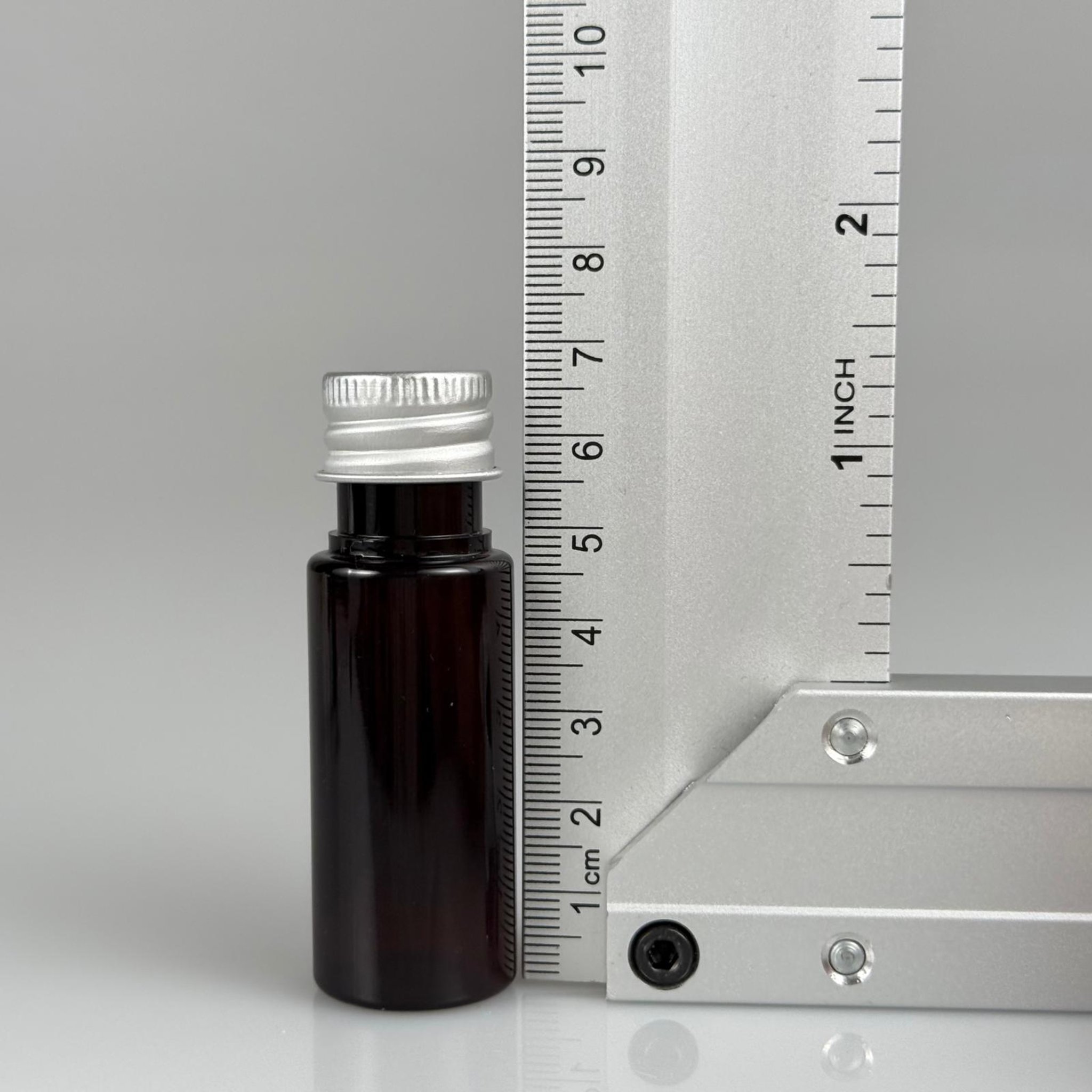 15 CC AMBER SİLİNDİR PET ŞİŞE + KÖPÜK CONTALI GÜMÜŞ ALÜMİNYUM METAL KAPAKLI + KOLONYA TIPALI TAKIML - 15 ML KAHVERENGİ PET ŞİŞE