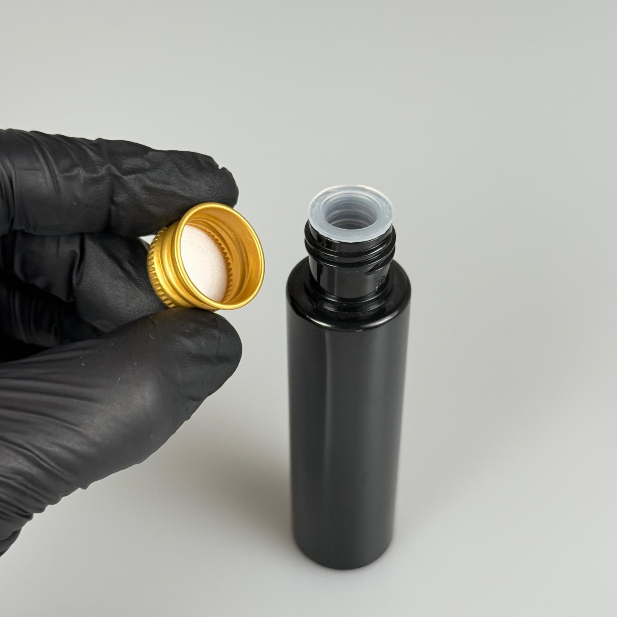 35 CC PET ŞİŞE - KÖPÜK CONTALI GOLD ALÜMİNYUM METAL KAPAKLI + KÖR TIPALI TAKIM - 35 ML SİYAH PET ŞİŞE