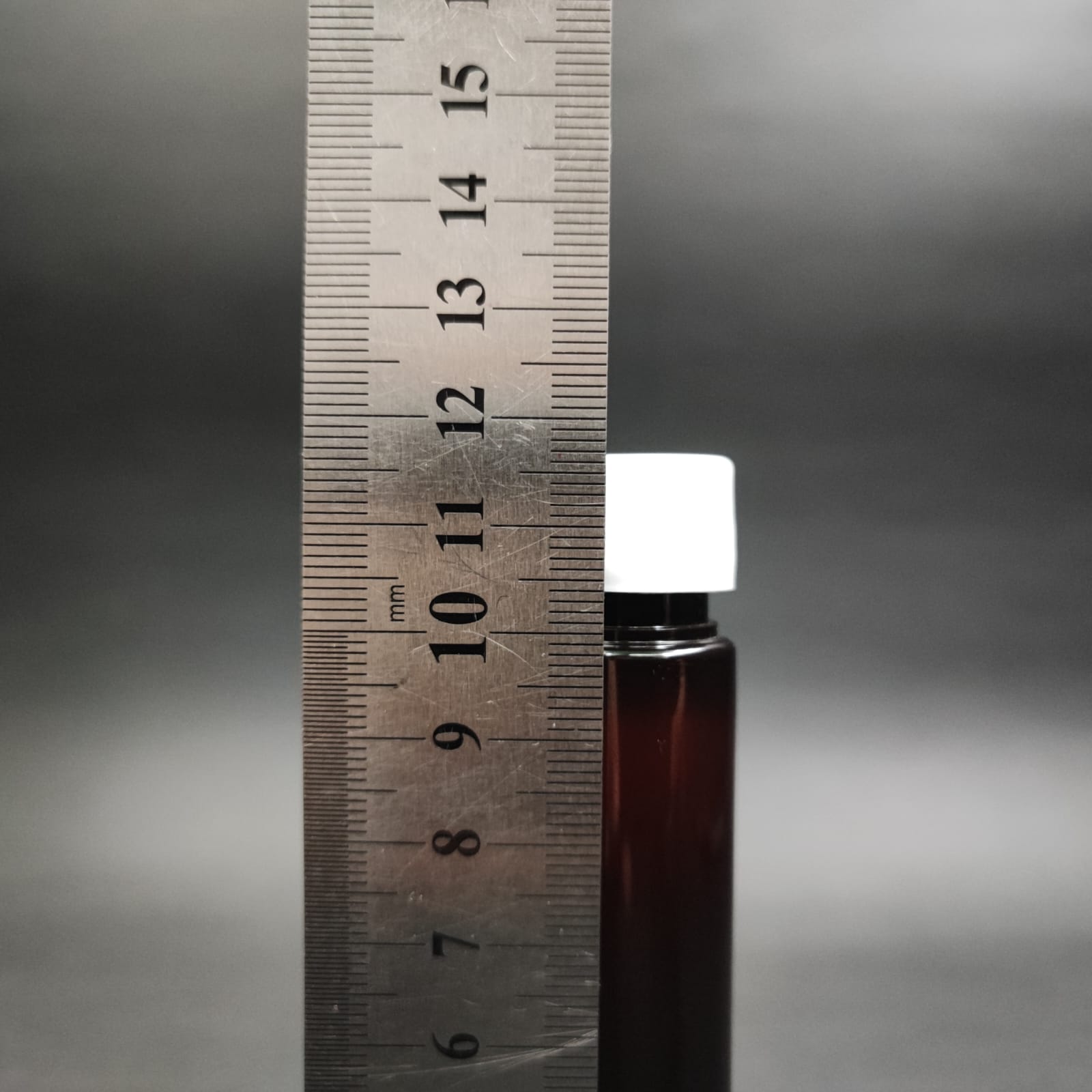 30 CC AMBER PLASTİK UZUN ŞİŞE + KENDİNDEN CONTALI SIZDIRMAZ BEYAZ KAPAK - 30 ML KAPAKLI PET ŞİŞE