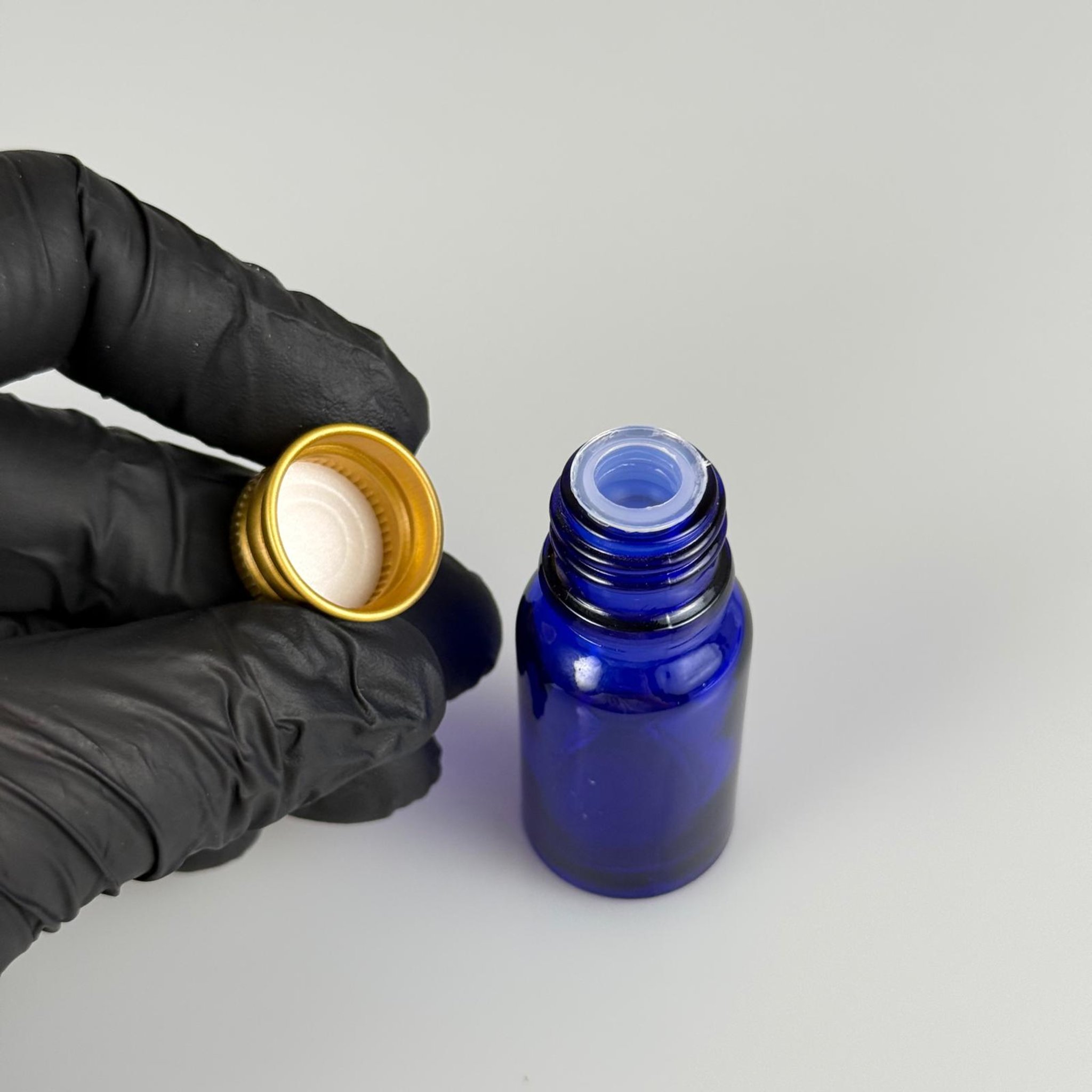10 CC MAVİ CAM ŞİŞE + KÖPÜK CONTALI GOLD ALÜMİNYUM METAL KAPAKLI + KÖR TIPALI TAKIM - 10 ML MAVİ CAM ŞİŞE