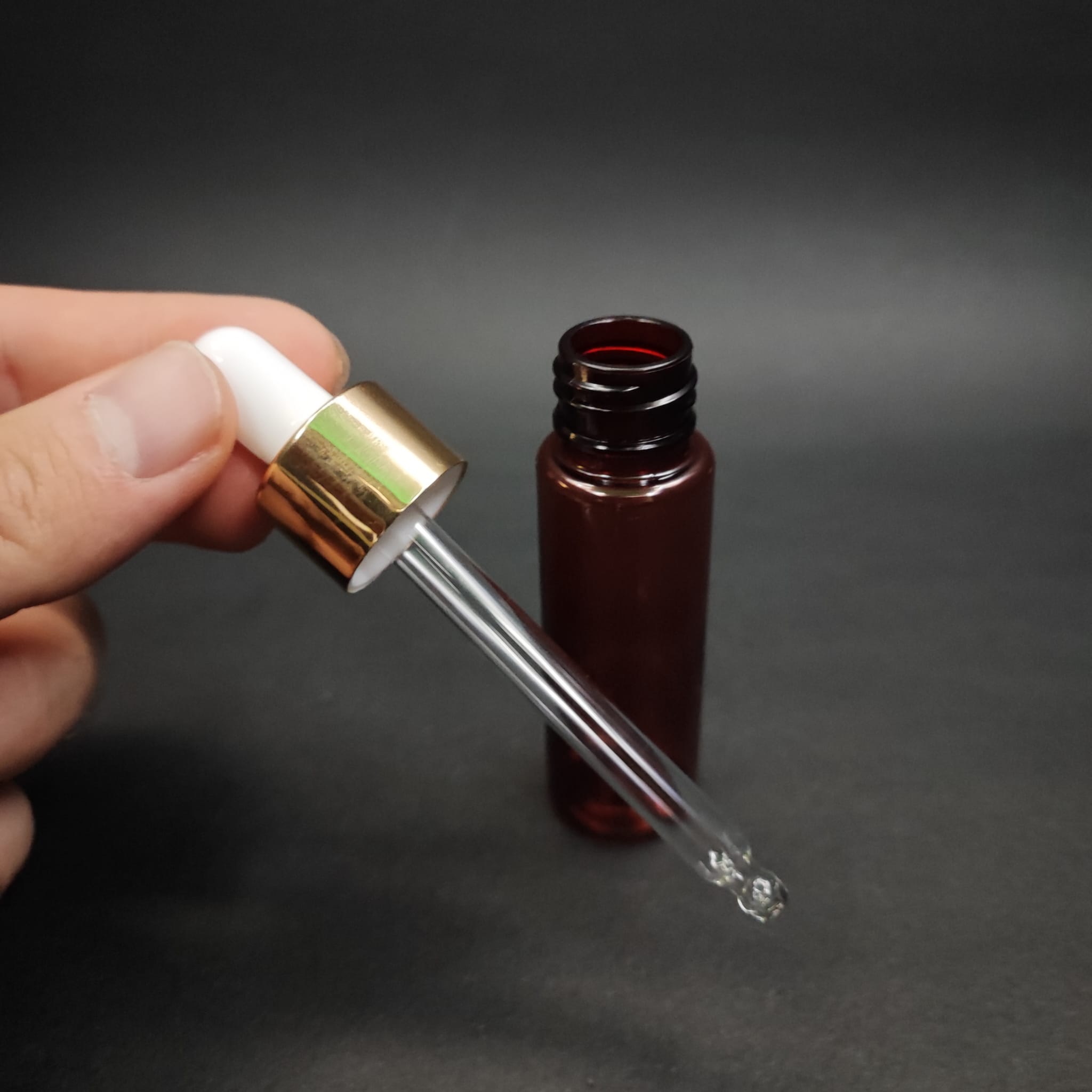 20 CC CAM DAMLALIKLI AMBER PLASTİK ŞİŞE - 20 ML DROPPER PET ŞİŞE + BEYAZ EMZİK + GOLD KAPAK + CAM PİPET SET