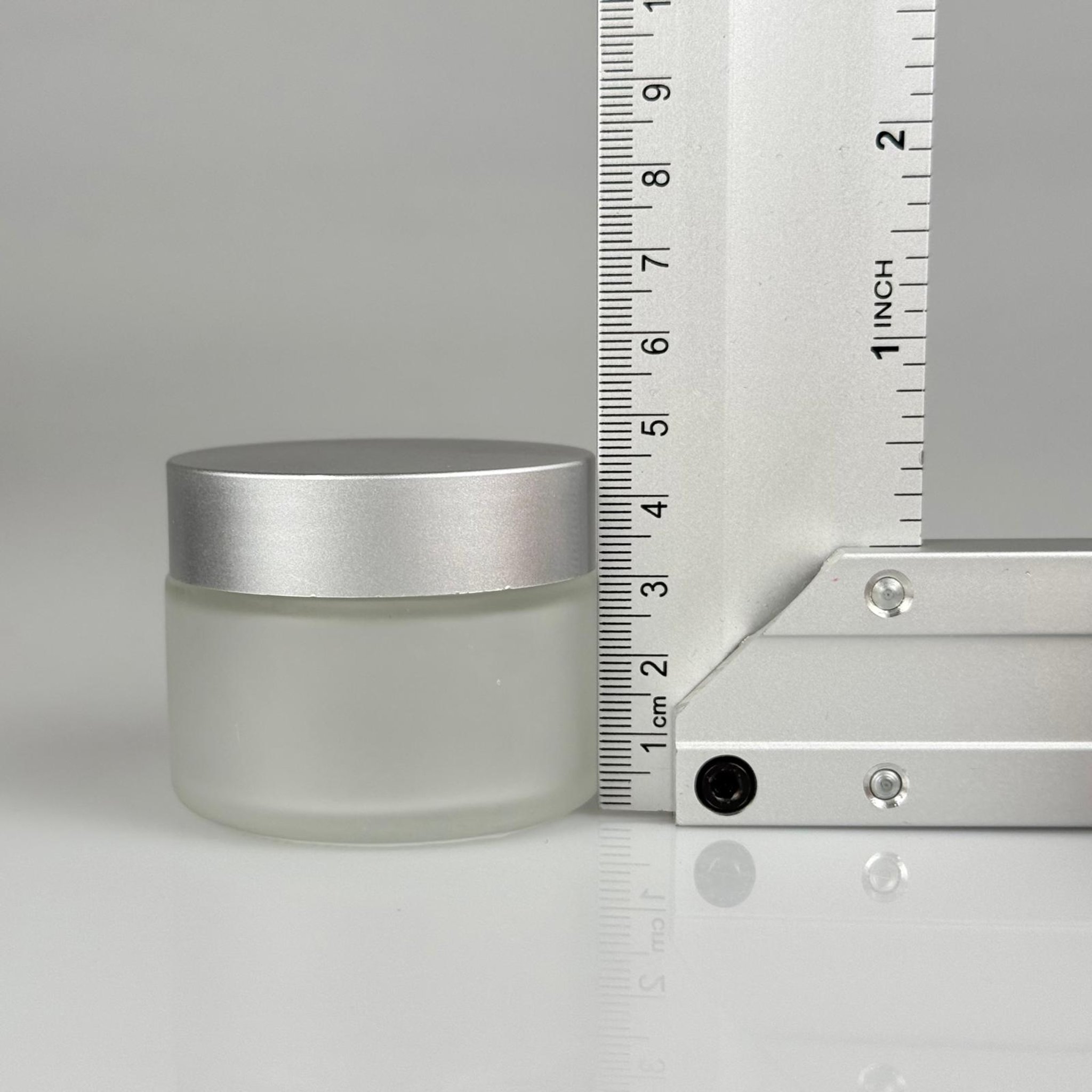 50 CC BUZLU CAM KREM KAVANOZU + YALDIZLI GÜMÜŞ KAPAK + İÇ TIPA - 50 ML Kozmetik ve Bakım Ürünleri İçin Cam Kavanozları