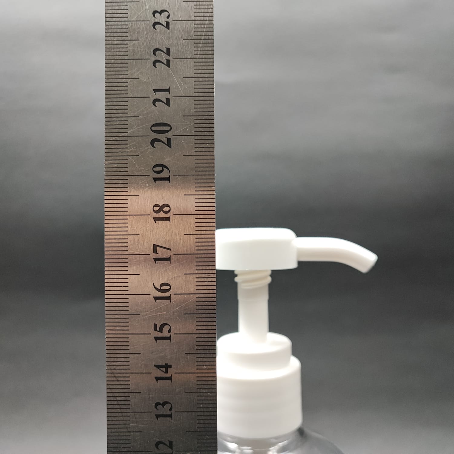 500 CC TOMBUL PET ŞİŞE + BEYAZ DOZAJ POMPALI (HER BASMADA 4 CC SIVI ATAR) - 500 ML POMPALI ŞİŞE - ŞURUP, ŞAMPUAN, KREM GİBİ YOĞUN KIVAMLI SIVILARDA KULLANILIR