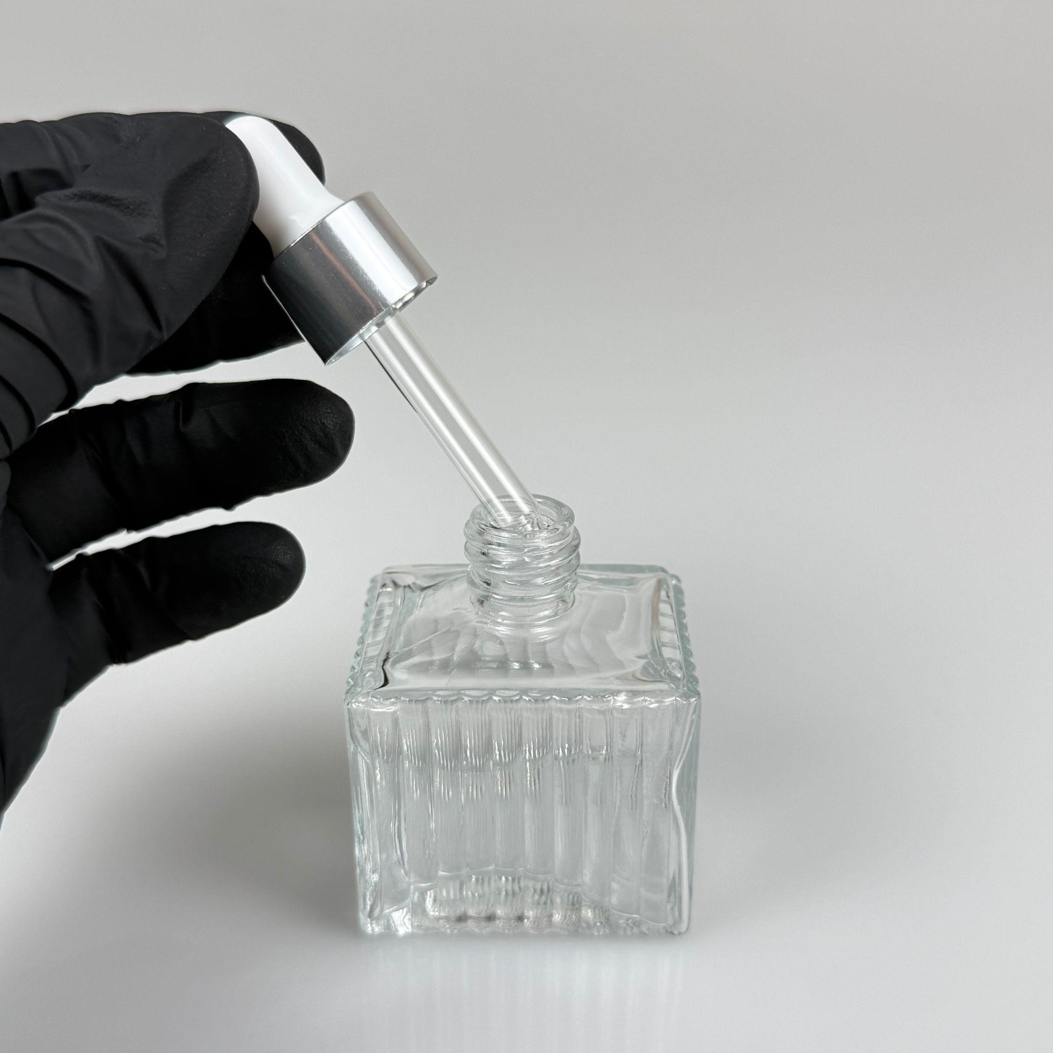 50 CC KÖŞELİ DESENLİ ÇİZGİLİ PRESTİJLİ CAM DAMLALIKLI ŞİŞE - BEYAZ EMZİK - GÜMÜŞ METALİK KAPAK - 50 ML CAM DAMLALIKLI ŞİŞE - DAMLALIKLI BOŞ ŞİŞE
