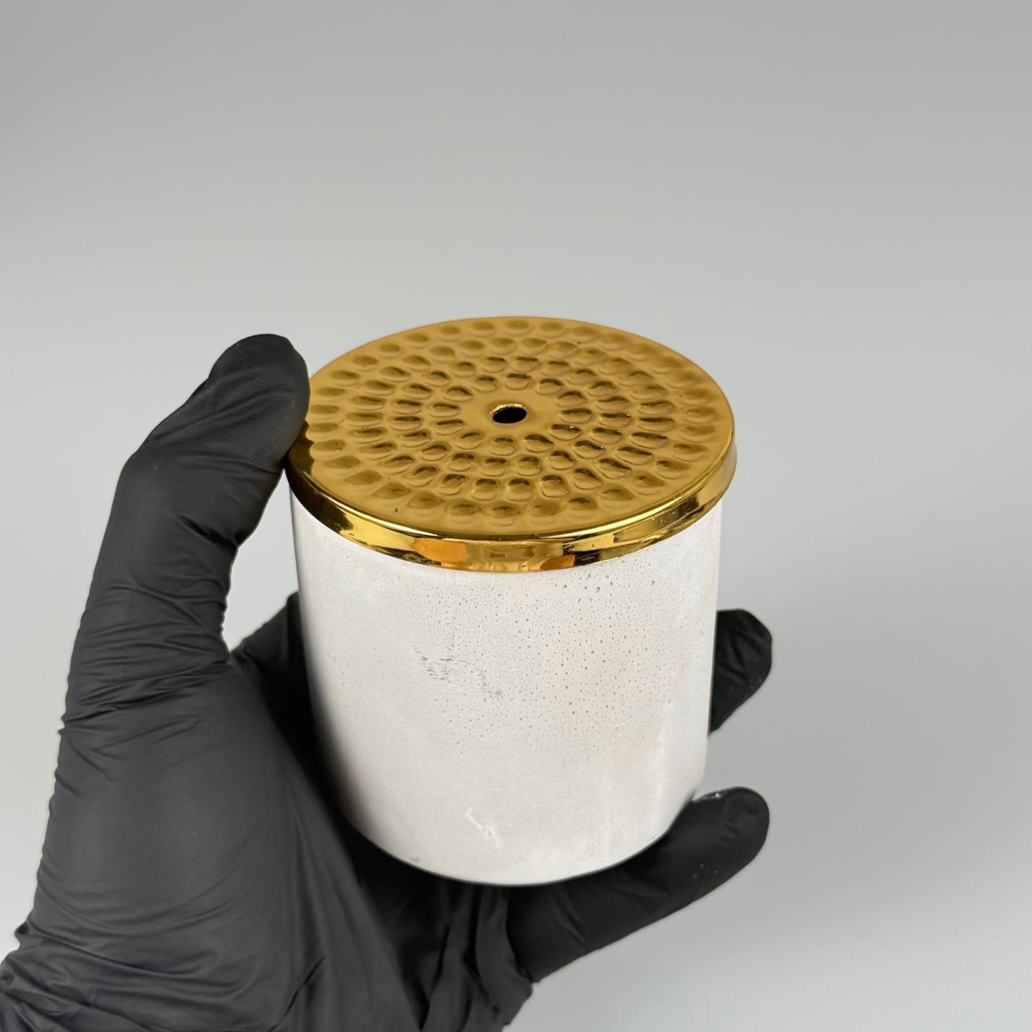 BETON MUMLUK - 100 CC - TAŞ BETONDAN MUM BARDAK - DEKORATİF MUM BARDAĞI, MİNİ SAKSI + DELİKLİ GOLD METAL KAPAK OVAL DESENLİ