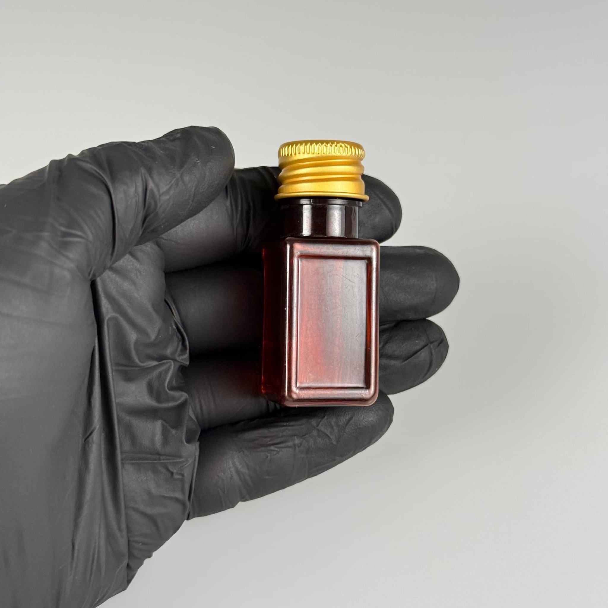 10 CC AMBER KARE PET SHOT ŞİŞE - KÖPÜK CONTALI GOLD ALÜMİNYUM METAL KAPAKLI + DAMLALIKLI KOLONYA TIPALI TAKIM - 10 ML KAHVERENGİ PLASTİK ŞİŞE