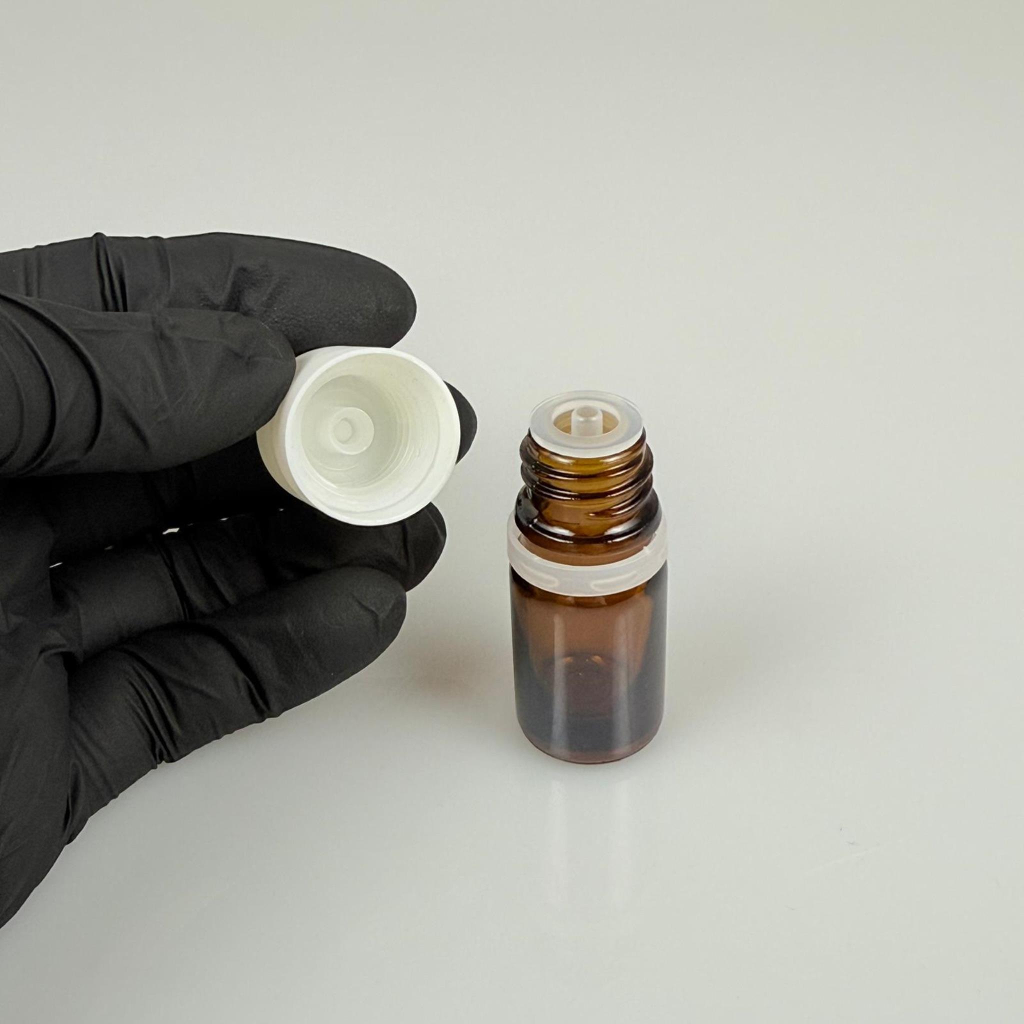5 CC AMBER CAM ŞİŞE + İÇTEN DAMLALIKLI ÇOCUK KİLİTLİ BEYAZ KAPAK - KAHVERENGİ 5 ML KİLİT KAPAKLI DAMLATMALI ŞİŞE