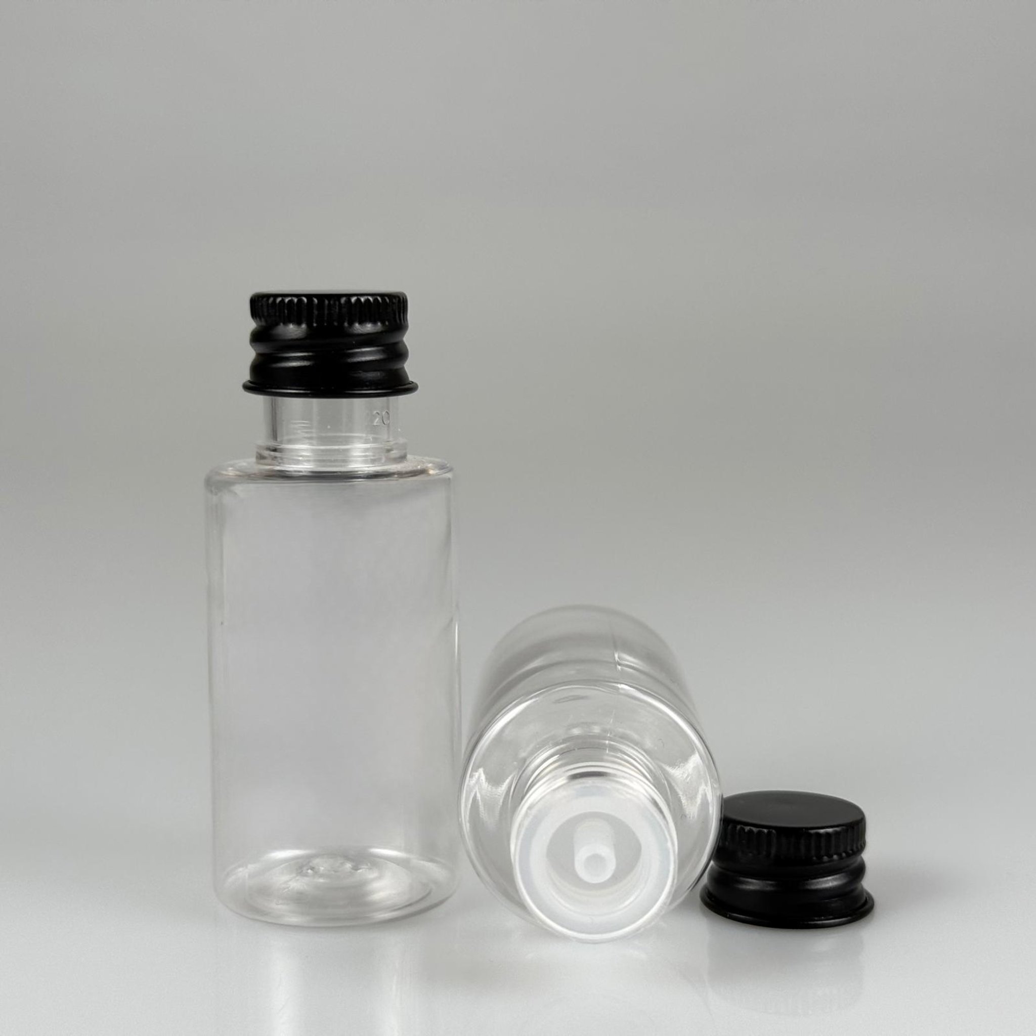30 CC SİLİNDİR KISA MODEL PET ŞİŞE - KÖPÜK CONTALI SİYAH ALÜMİNYUM METAL KAPAKLI + DAMLALIKLI KOLONYA TIPALII TAKIM - 30 ML ŞEFFAF PET ŞİŞE