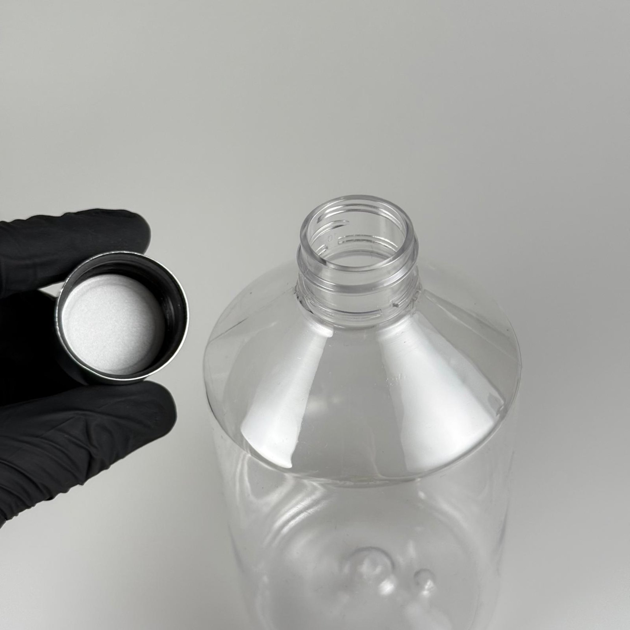 500 CC KÜT BOYUNLU ŞEFFAF PET ŞİŞE + ALÜMİNYUM KAPLAMALI GÜMÜŞ KAPAKLI TAKIM - 500 ML PET ŞİŞE