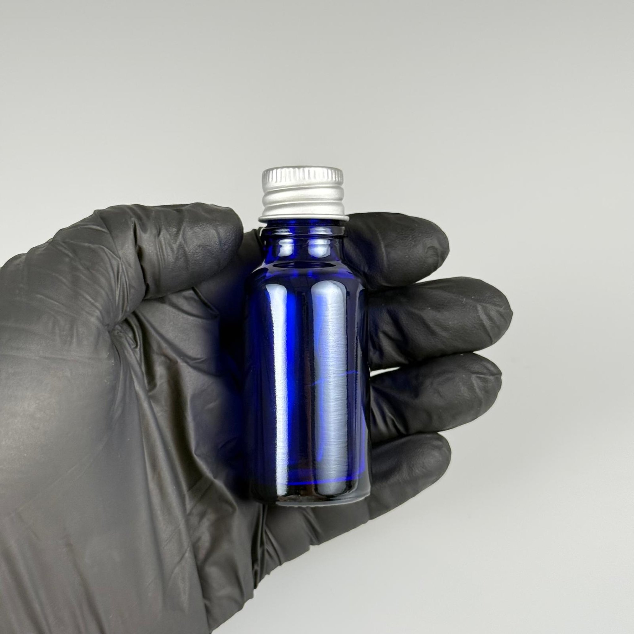 20 CC MAVİ CAM ŞİŞE + KÖPÜK CONTALI GÜMÜŞ ALÜMİNYUM METAL KAPAKLI + DAMLALIKLI KOLONYA TIPALI TAKIM - 20 ML MAVİ CAM ŞİŞE