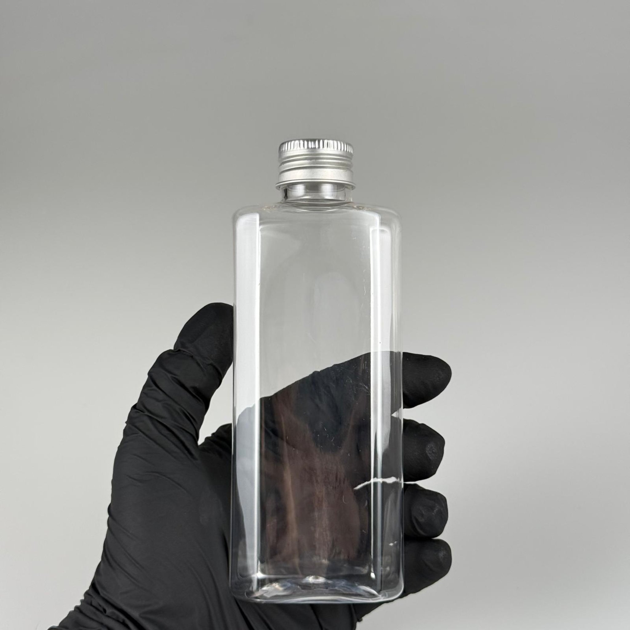 200 CC YASSI MODEL ŞEFFAF PET ŞİŞE (24 AĞIZ) + KÖPÜK CONTALI GÜMÜŞ METAL ALÜMİNYUM KAPAK TAKIM - 200 ML KAPAKLI PLASTİK ŞİŞELER