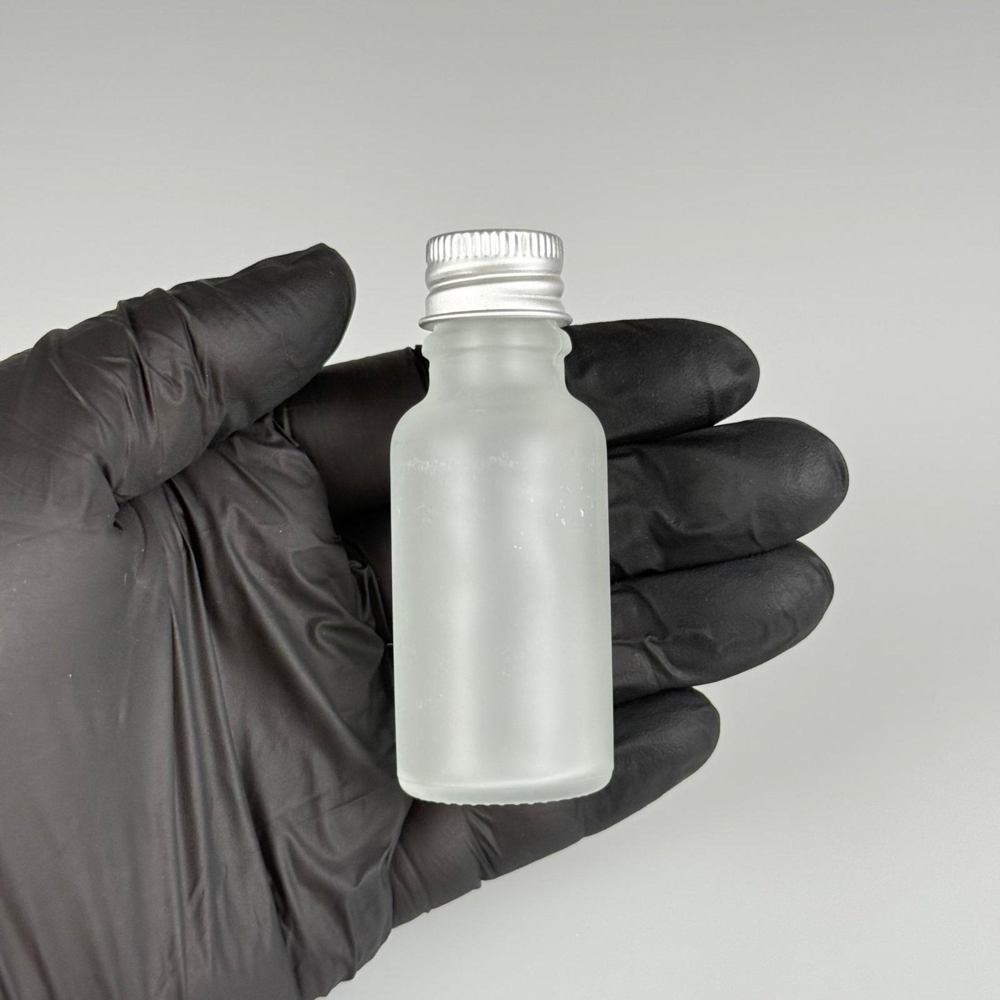 20 CC BUZLU CAM ŞİŞE + KÖPÜK CONTALI GÜMÜŞ ALÜMİNYUM METAL KAPAKLI + KÖR TIPALI TAKIM - 20 ML BUZLU CAM ŞİŞE
